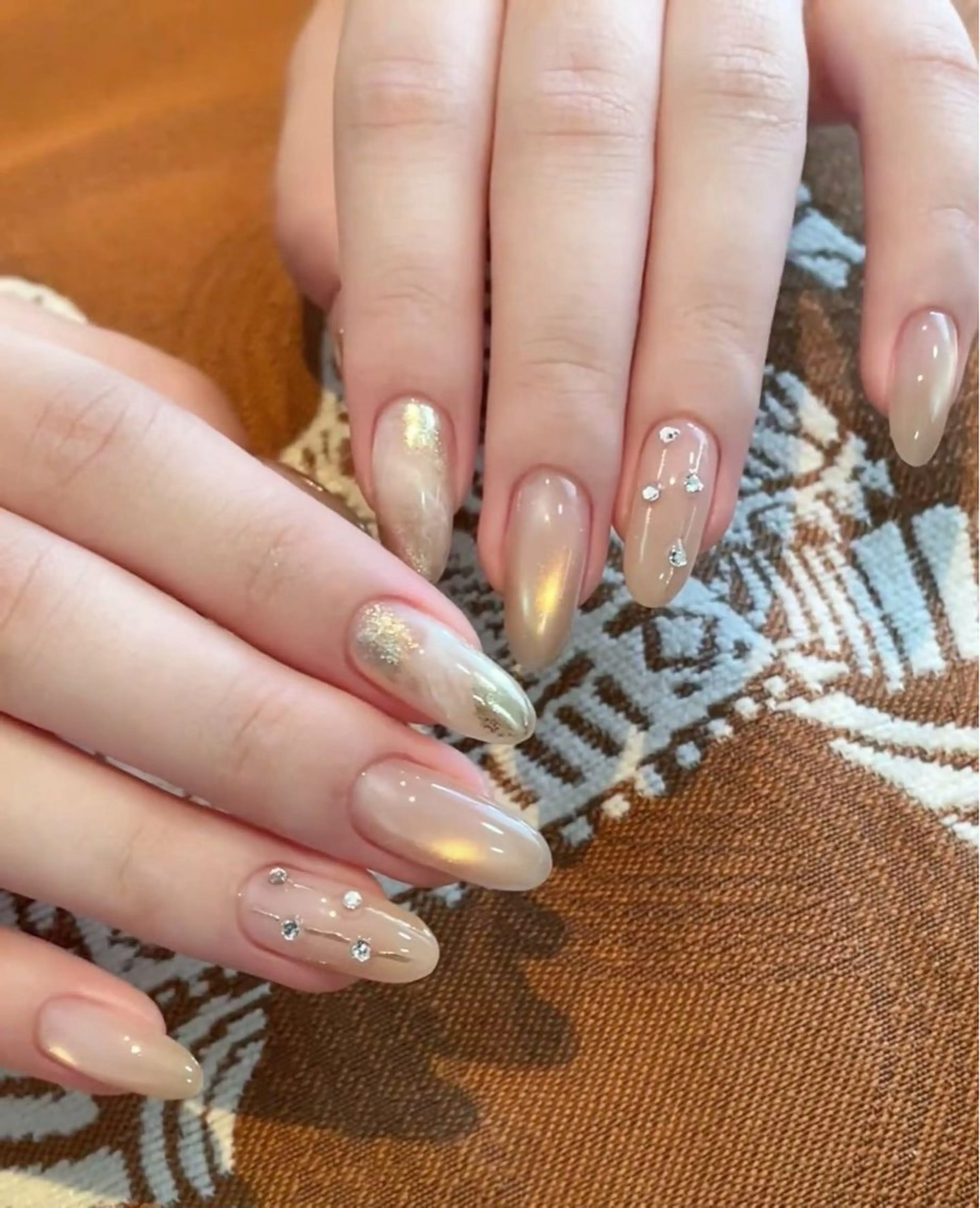 ミディアム ハンドネイル フットネイル ハンドケア 一其 サロンのネイルデザイン