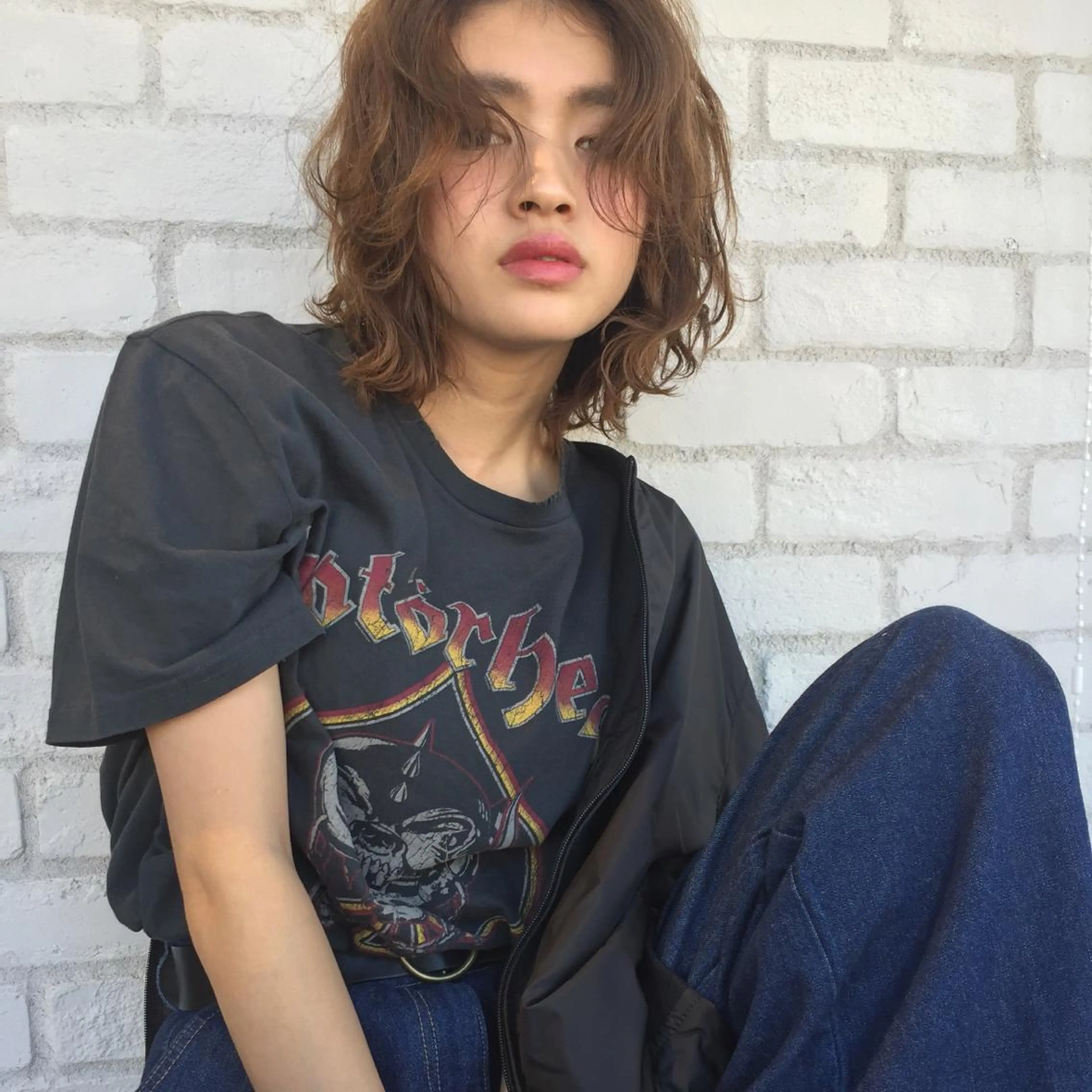 ミディアム ボブ TOMOYAレイヤー ブリーチ縮毛矯正のヘアスタイル