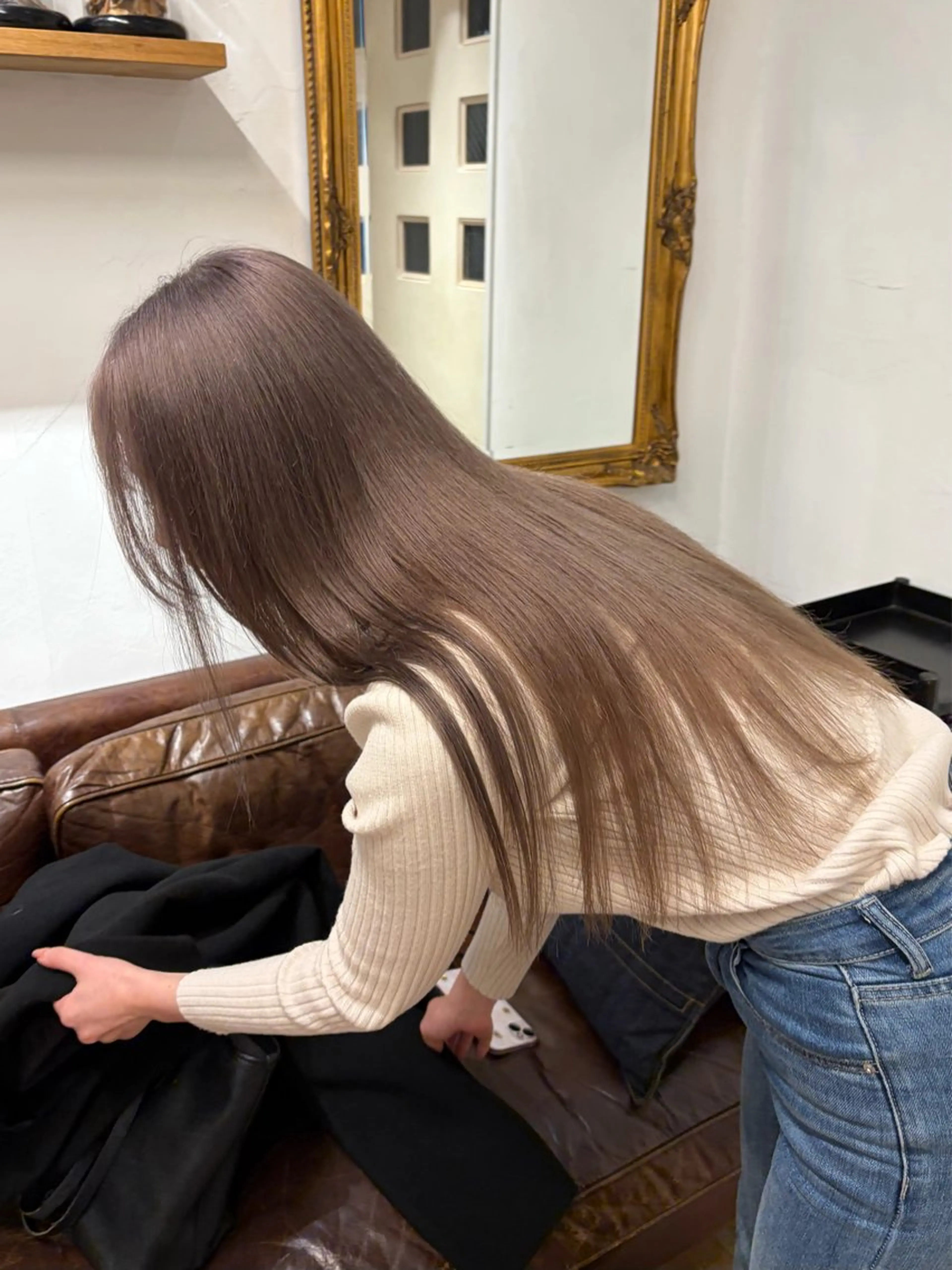 ロング カラー ミルクティー× グレージュMOMOのヘアスタイル