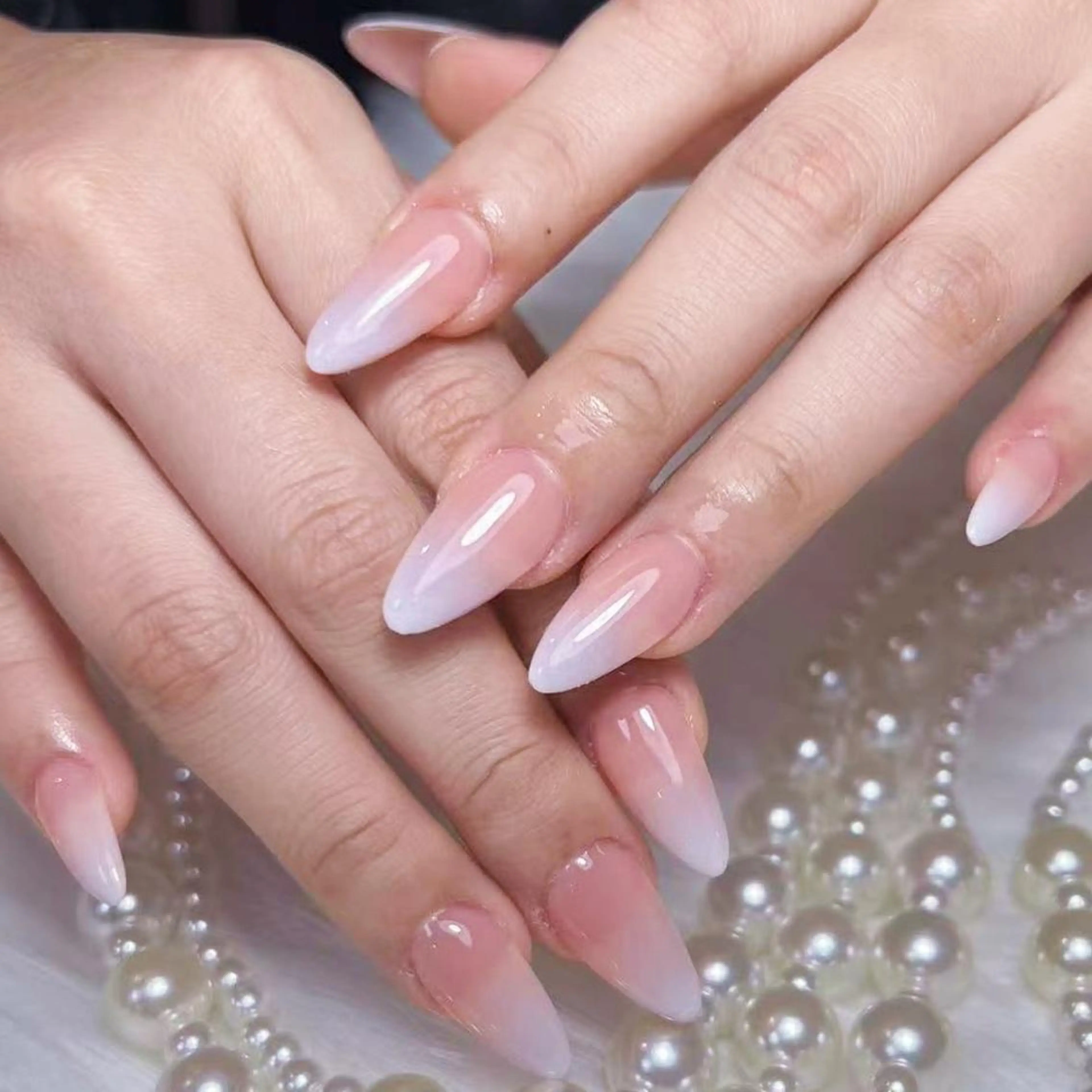 ネイル アートネイル オーロラネイル ガーリー キラキラネイル 韓国ネイル ハンドネイル ハンドケア Nail Monsterのネイルデザイン
