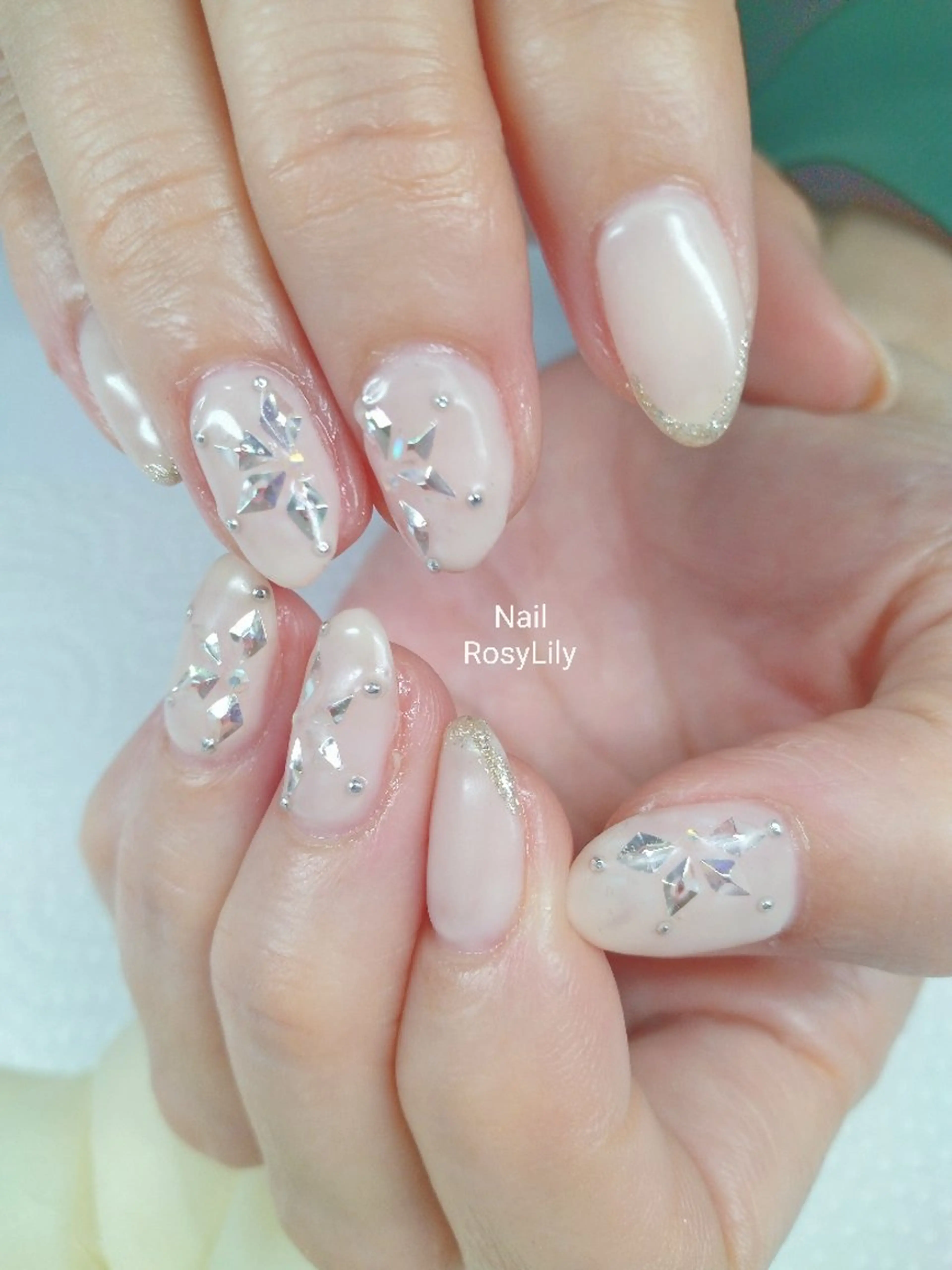 ネイル ホログラムネイル 持ち込み ハンドネイル プライベートサロン RosyLily所属・プライベートサロン Rosy Lilyのネイルデザイン