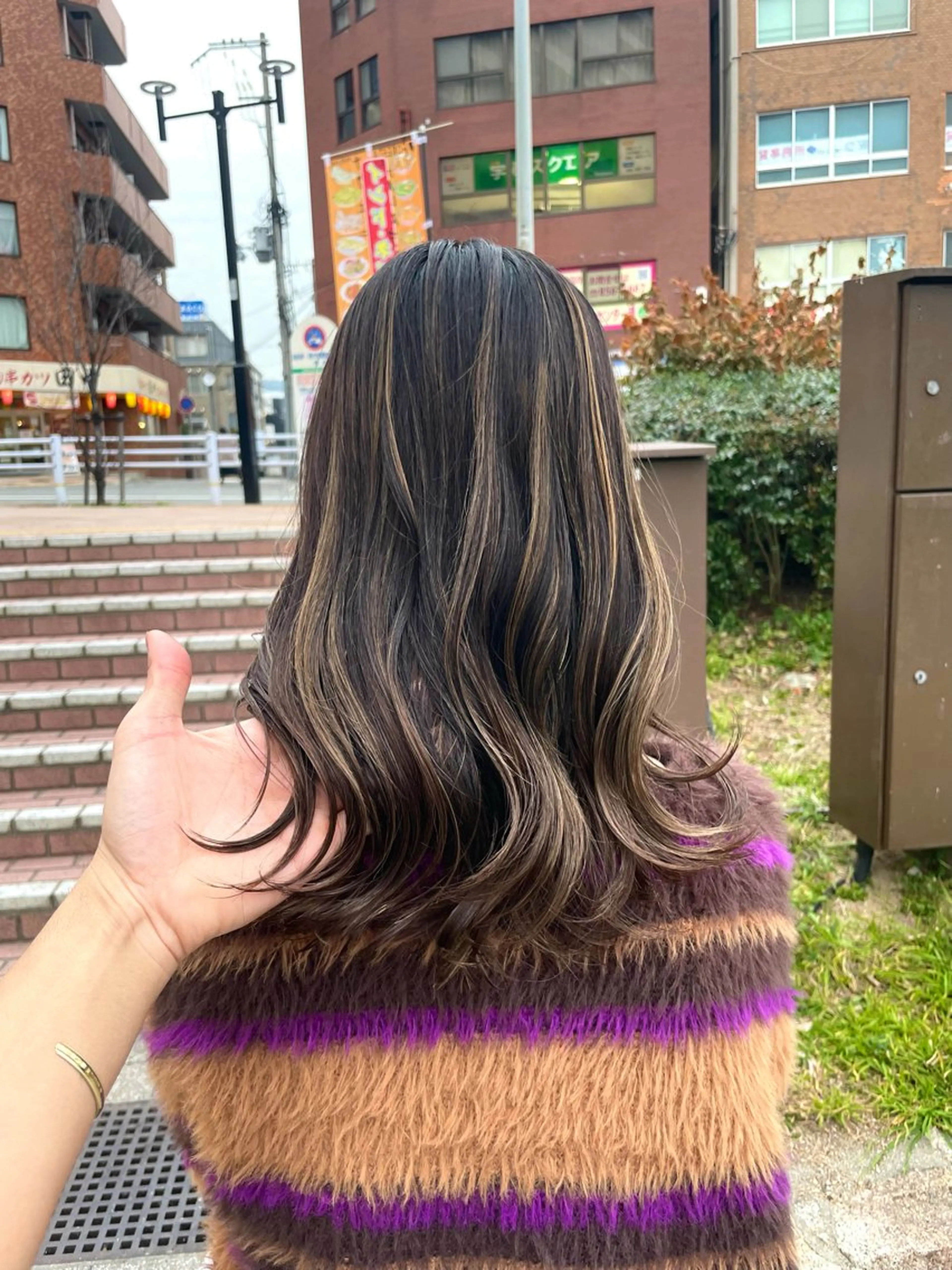 ミディアム カラー アイジマヒロ vagueのヘアスタイル