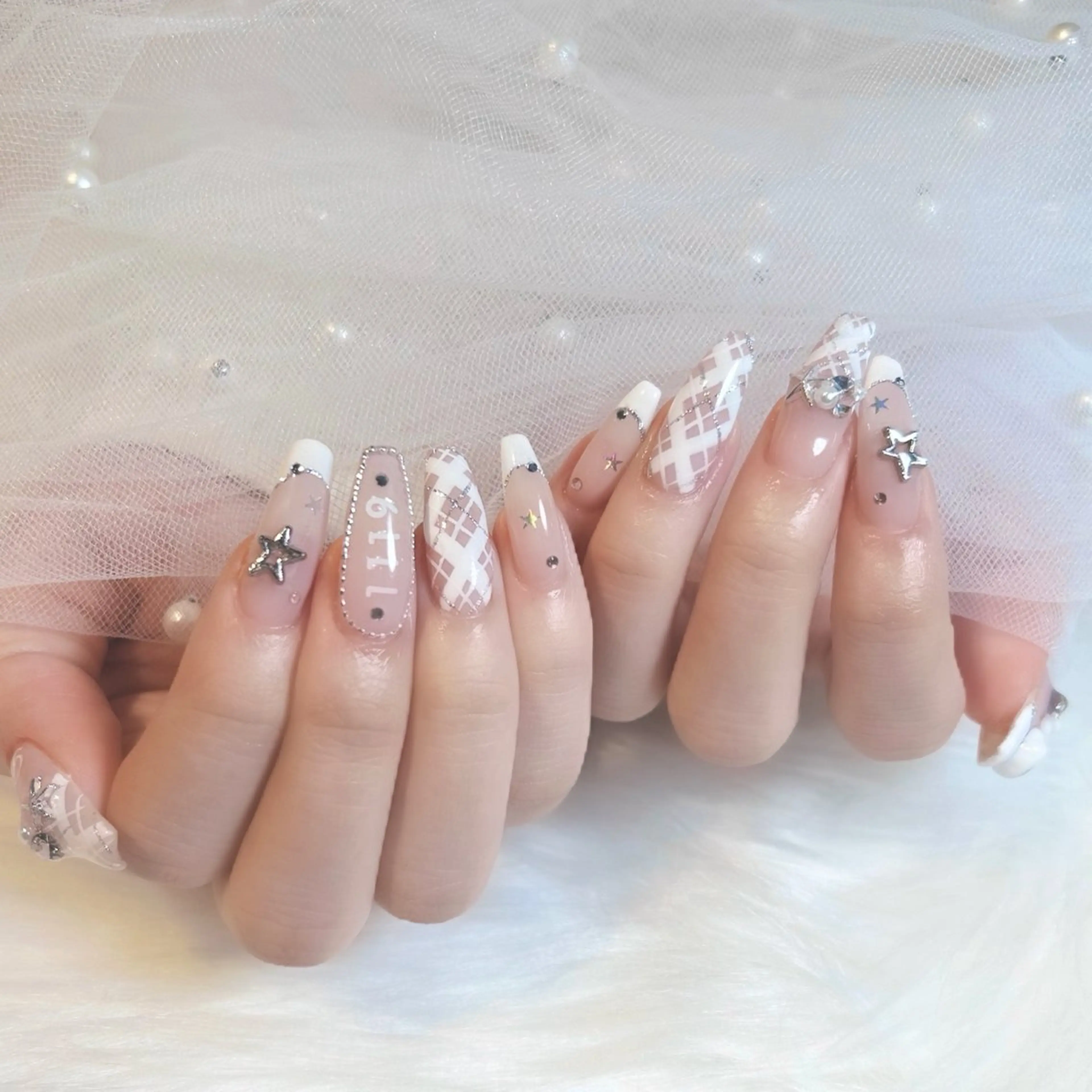 ネイル アートネイル フレンチネイル キラキラネイル 冬ネイル クリスマス ハンドネイル Keli Nailのネイルデザイン