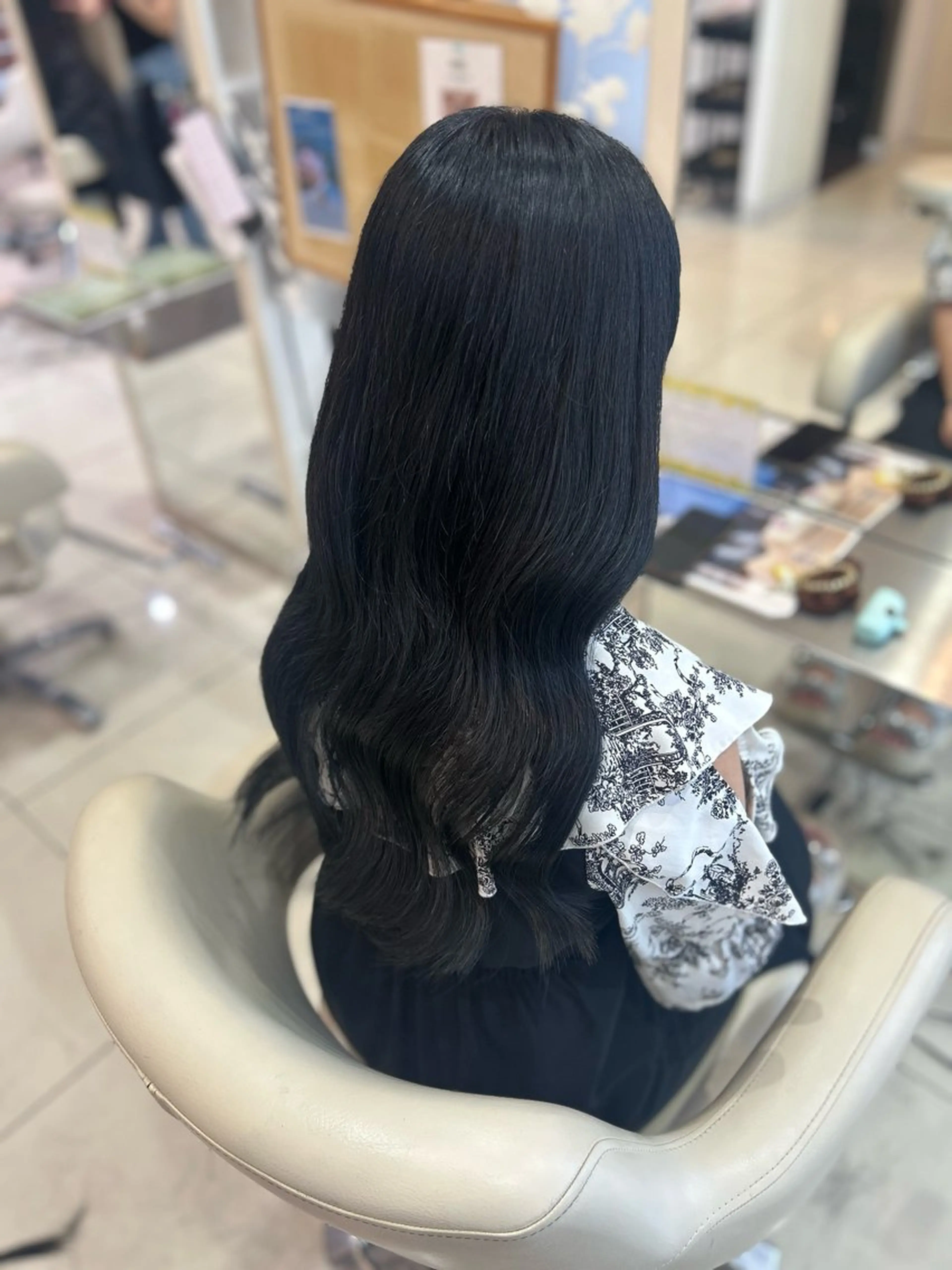 ロング カラー 黒髪 ブルーカラー ブルーブラック 透明感カラー アンフェリール原島店 ユウのヘアスタイル