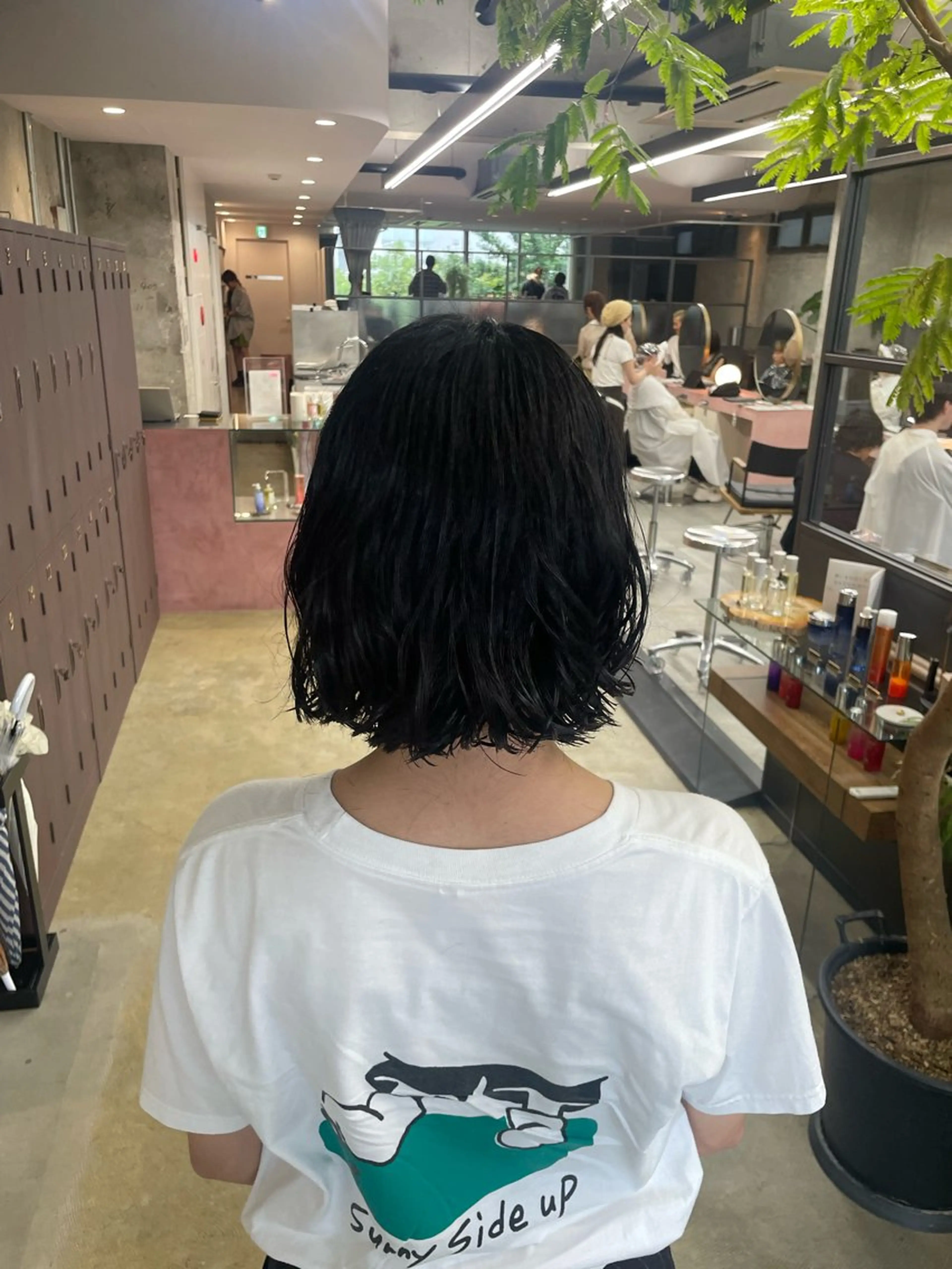 ミディアム カット ヘアカラー パーマ 鈴木瑛里／ブロンド ベージュ／ピンクのヘアスタイル