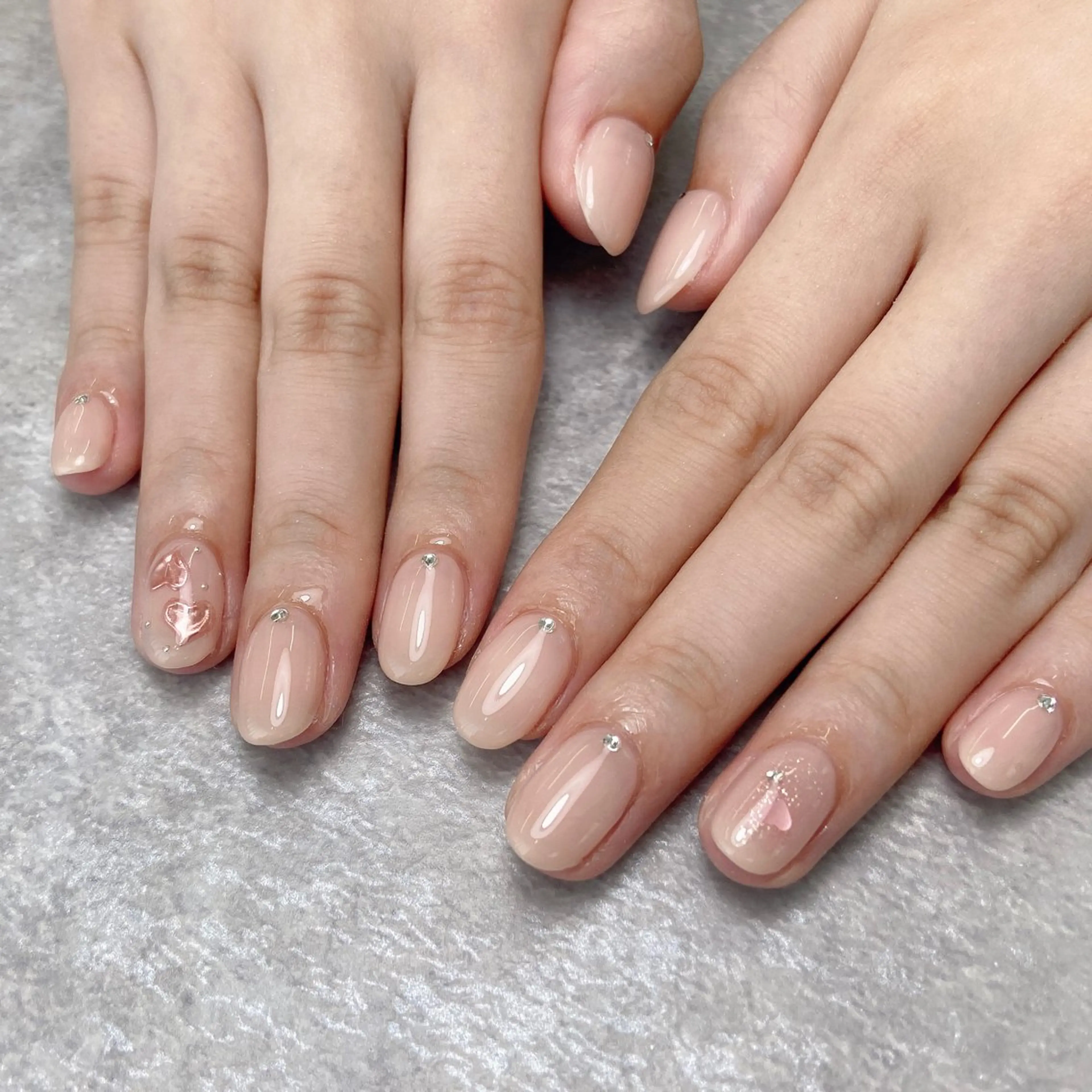 ネイル オフィスネイル シンプルネイル ストーンネイル ハンドネイル Ayane 🫧のネイルデザイン