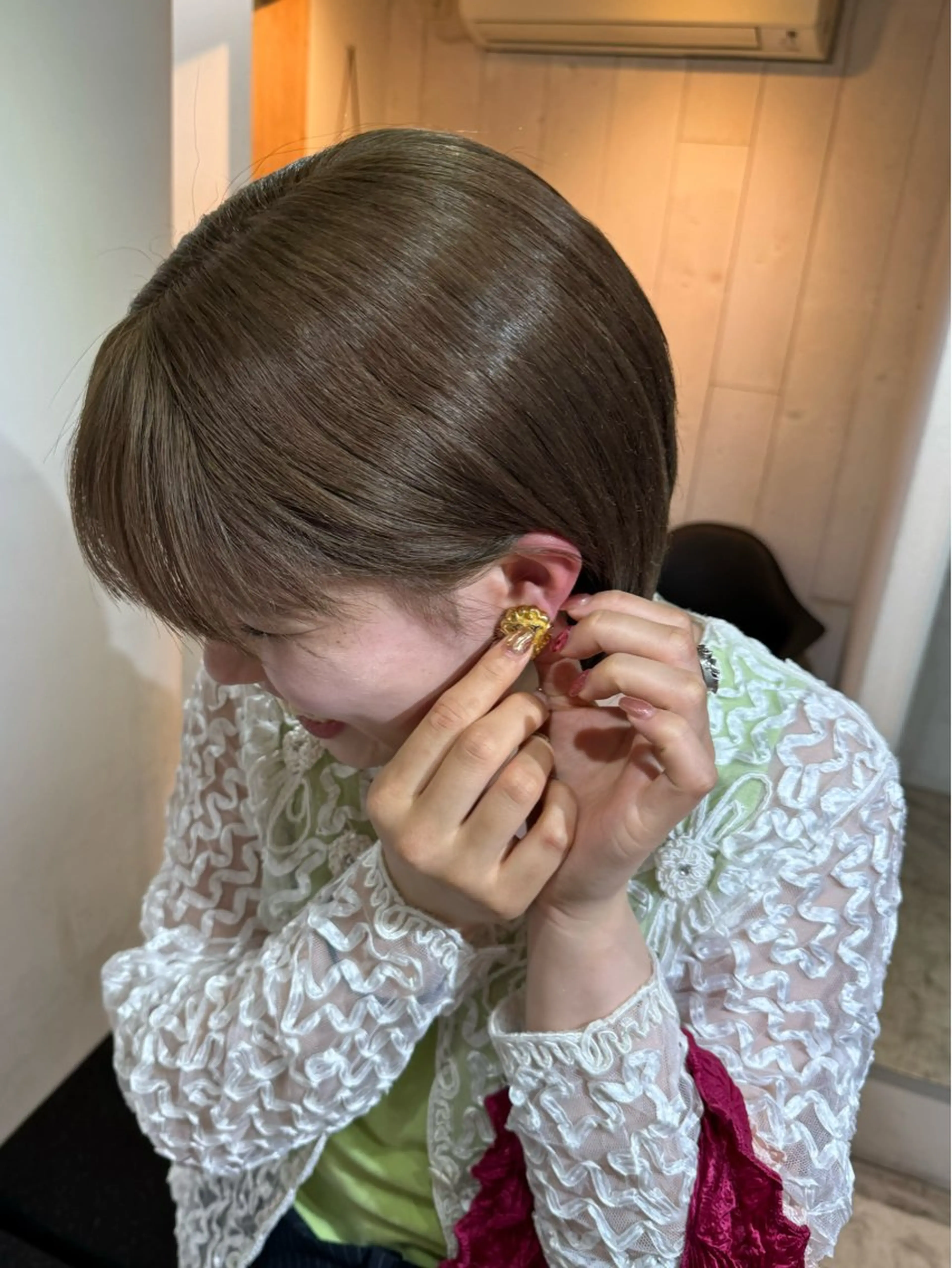 ショート カラー アッシュ ベージュカラー ブロンド グレージュ ハイトーンカラー カット ヘアカラー トリートメント Rico / bob/グレージュのヘアスタイル