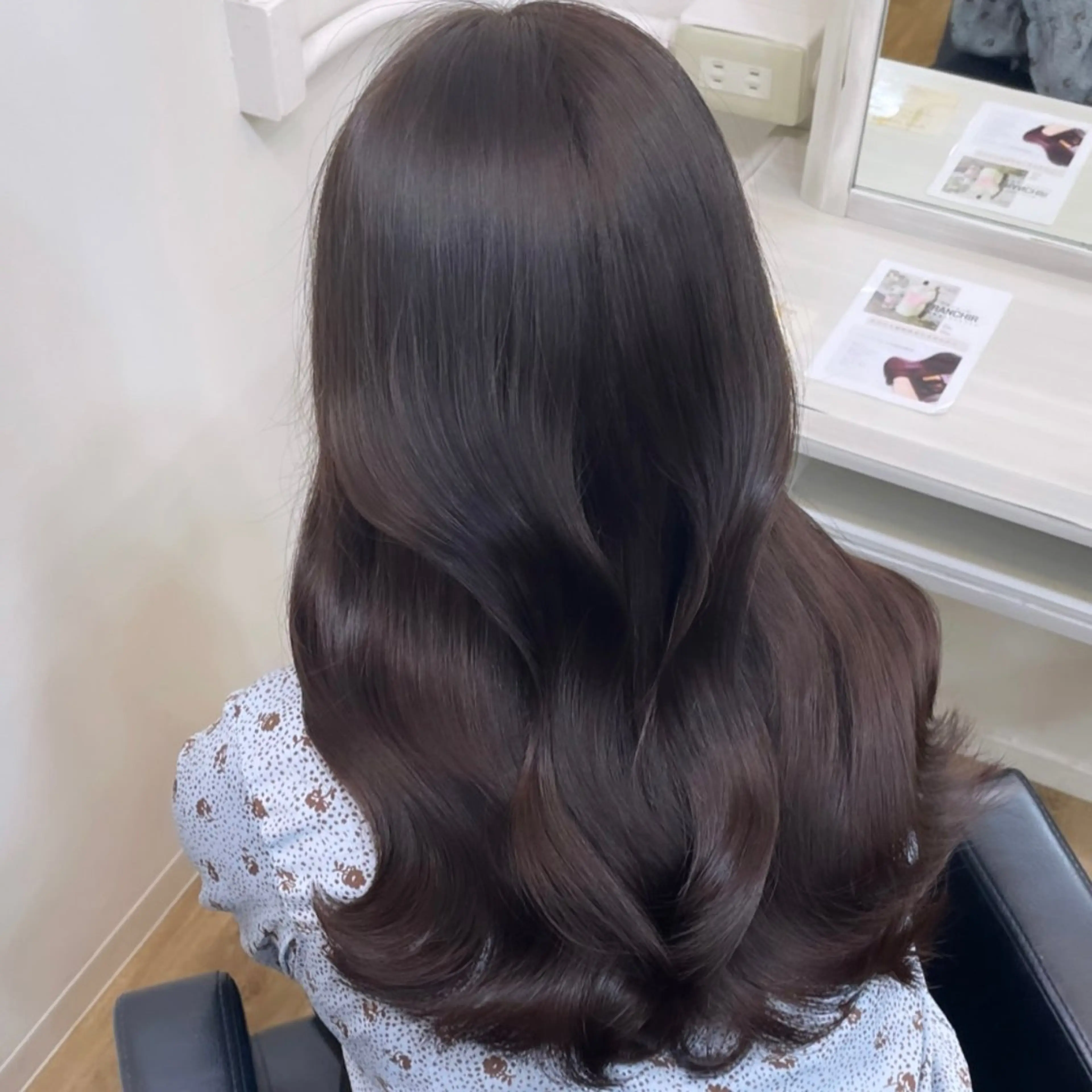 セミロング カラー ベージュカラー 黒髪 ブリーチ ブルーカラー ブルーブラック ブリーチなしカラー 特化　　kaiのヘアスタイル