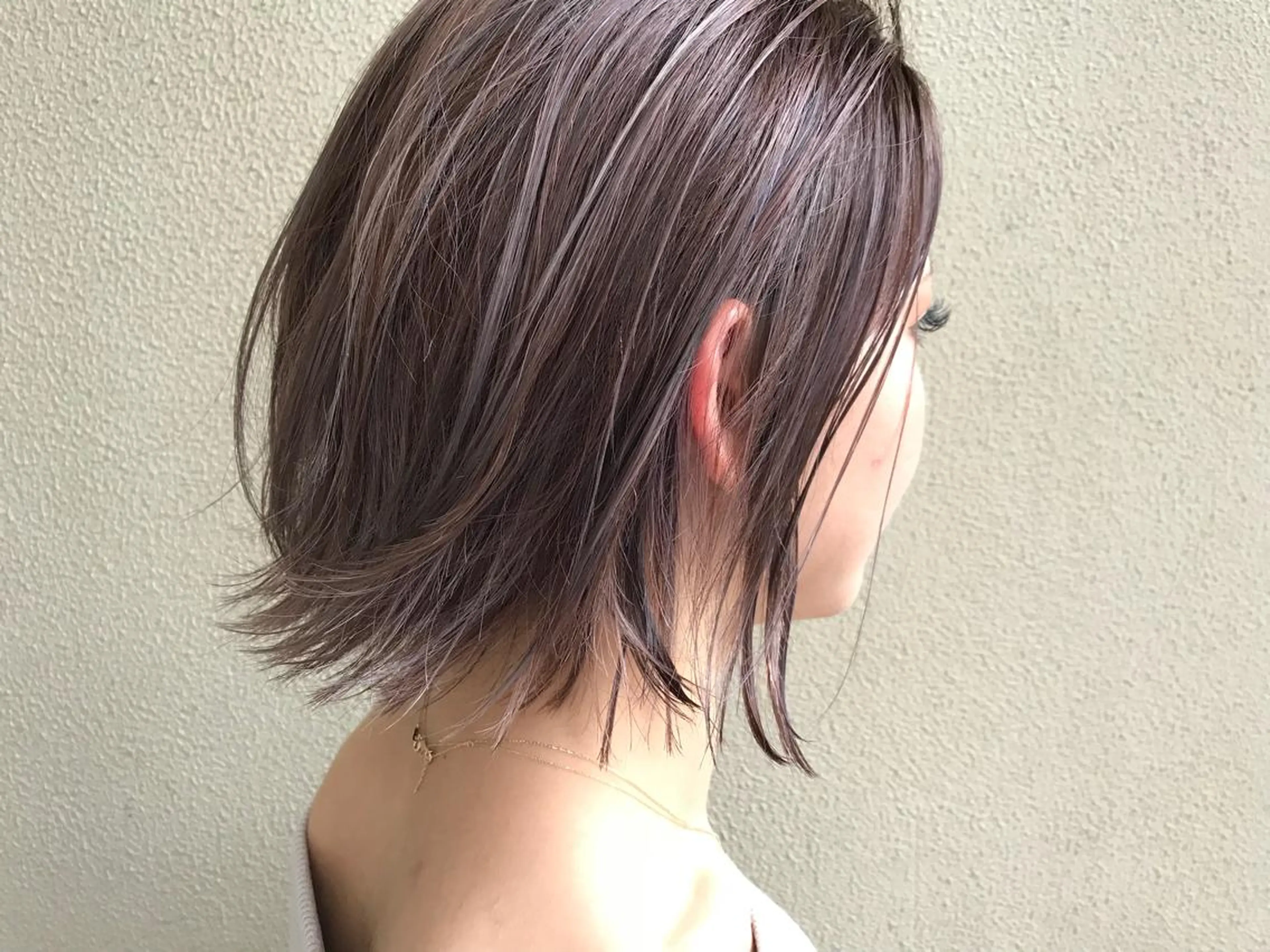 ミディアム パープルカラー ハイライト 外ハネヘア カラーリスト菅野 竜矢🌈のヘアスタイル