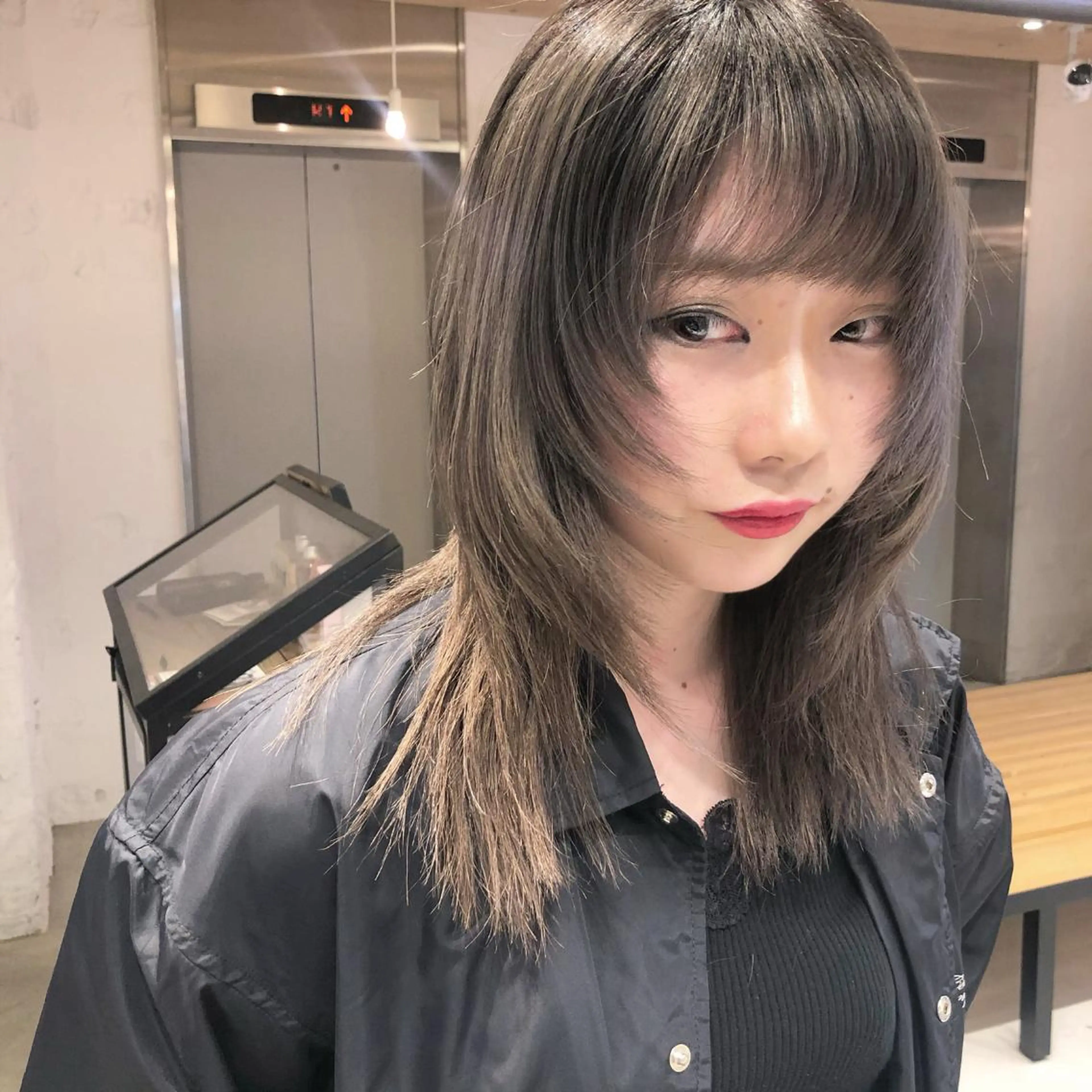 セミロング 顔周りカット ハイレイヤー レイヤーカット ORIKA 美容室のヘアスタイル