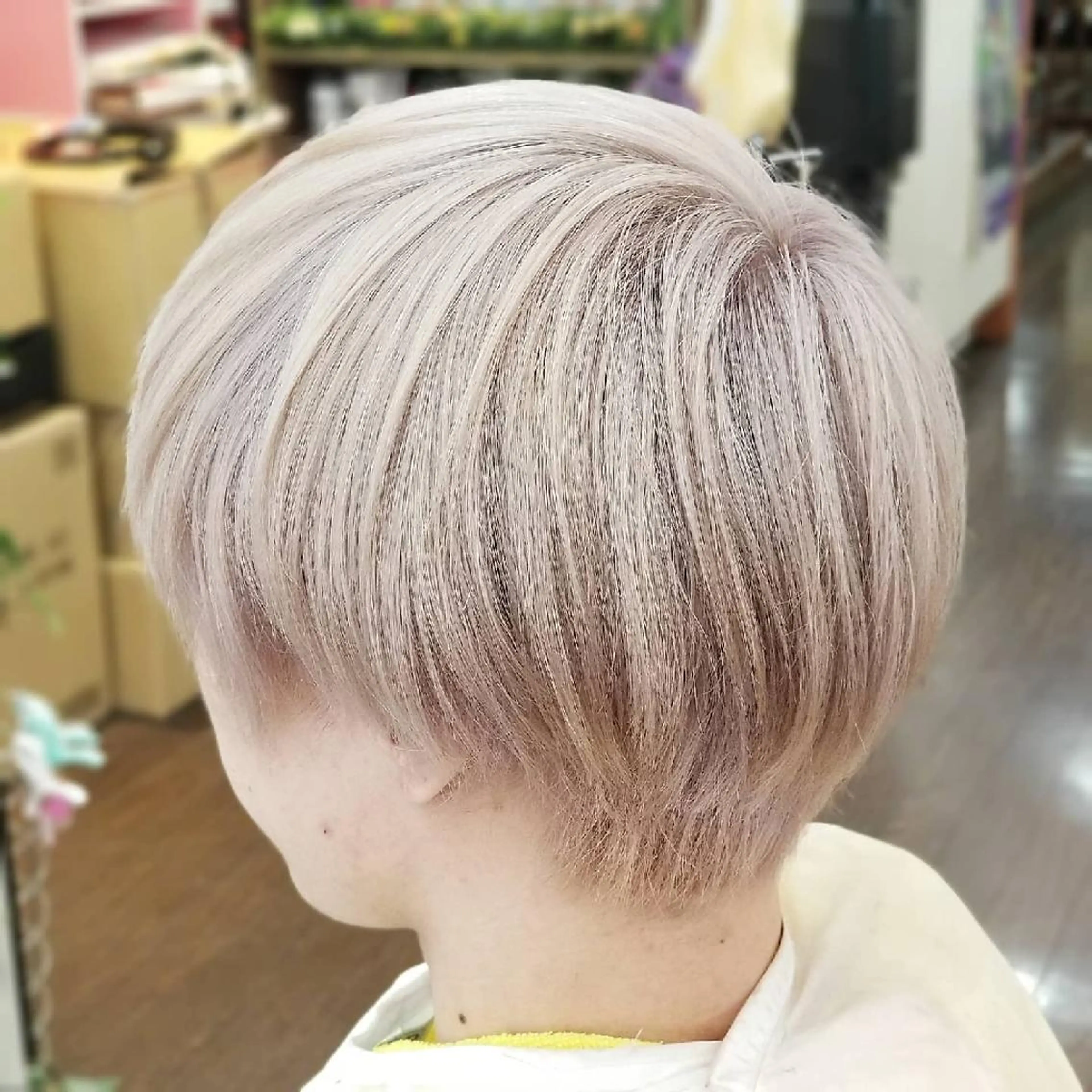 ショート カラー ベージュカラー ブリーチ ハイライトカラー ハイトーンカラー シルバー ヘアカラー エクステ 植田 修平/エクステ /髪質改善カラーのヘアスタイル