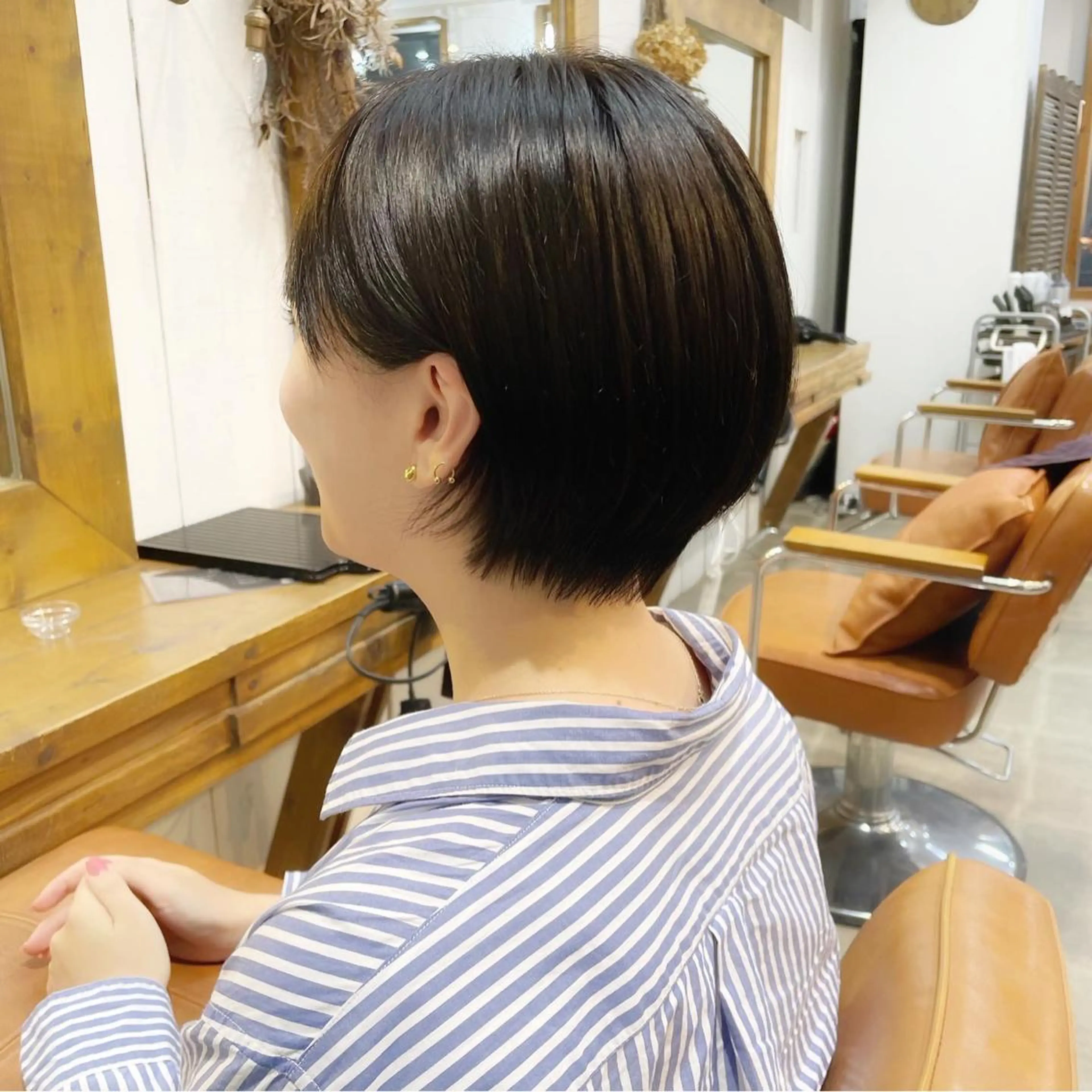 ショート カラー ショートレイヤー 丸みショート グラデーションカラー くびれヘア くせ毛 カット newline銀座所属・銀座ショート/ 大人ショート/金子涼のヘアスタイル
