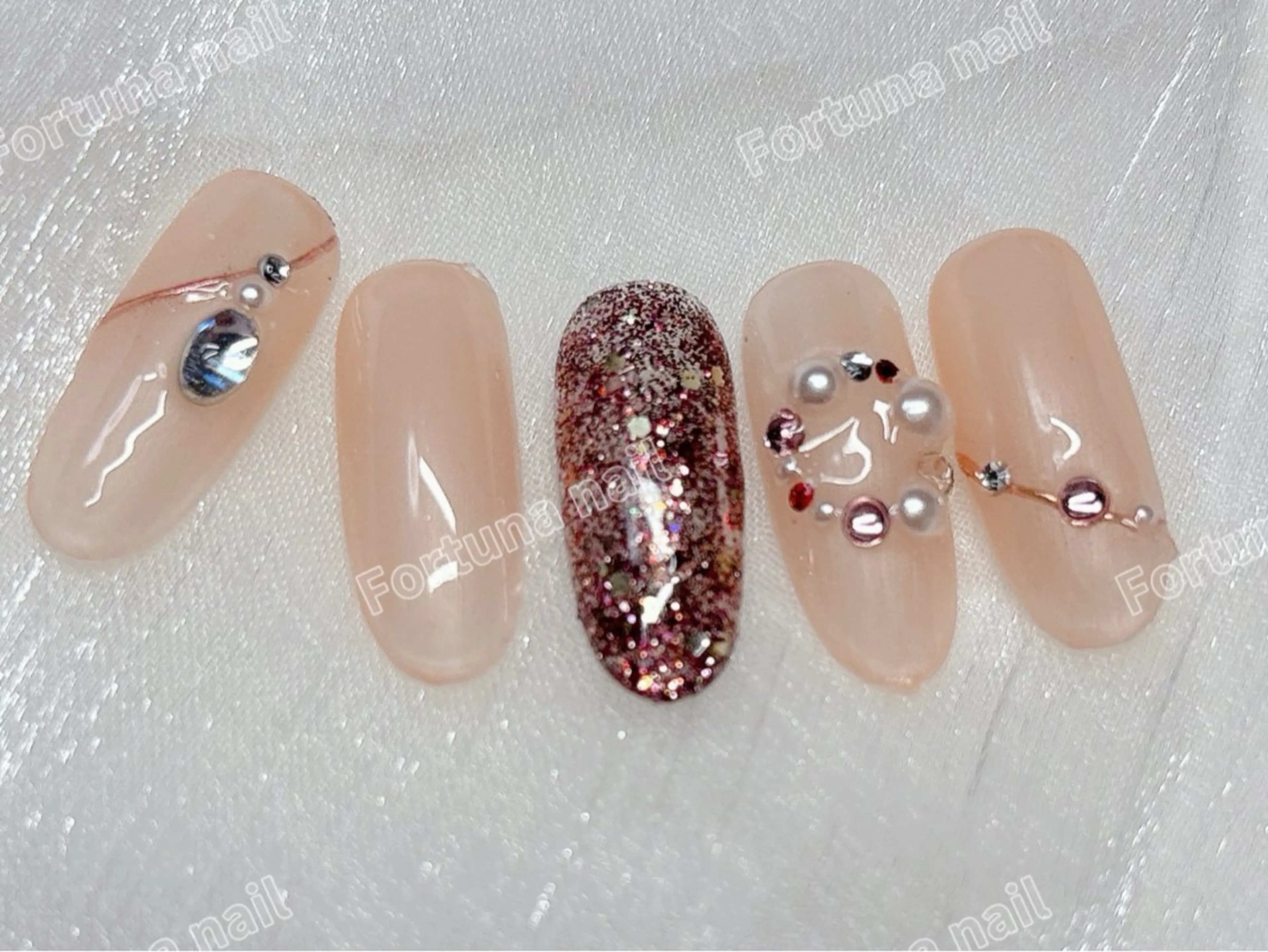 ネイル 冬ネイル クリスマス ハンドネイル Nail •Head スパFortunaのネイルデザイン