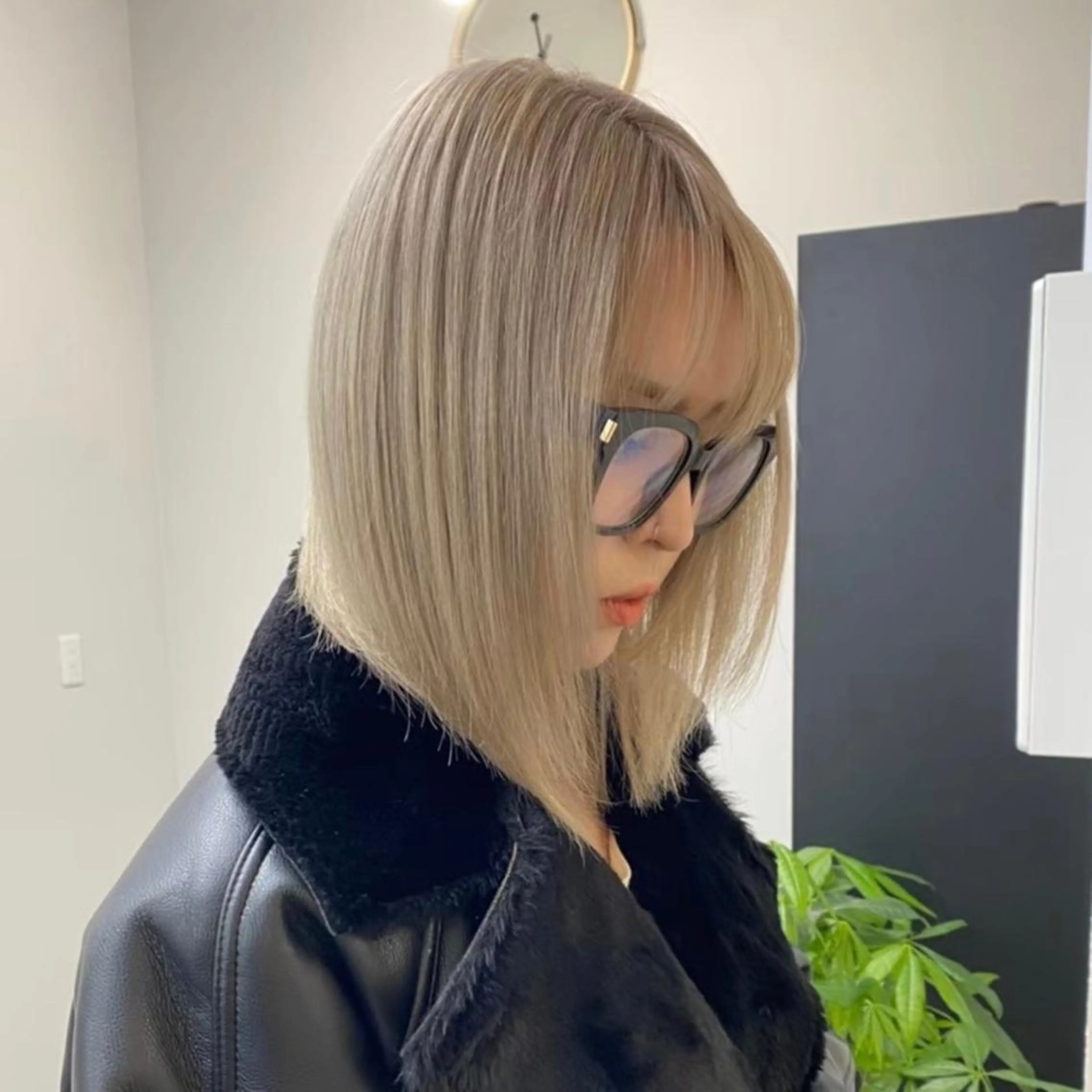 セミロング カラー パーマ ヘアアレンジ メンズ キッズ ネイル マツエク・マツパ アイブロウ メンズバレイヤージュ メンズブリーチ フェードカット メンズハイライト メンズハイトーン ヘアカラー 髪質改善🇰🇷 レイヤーカット/梅田のヘアスタイル