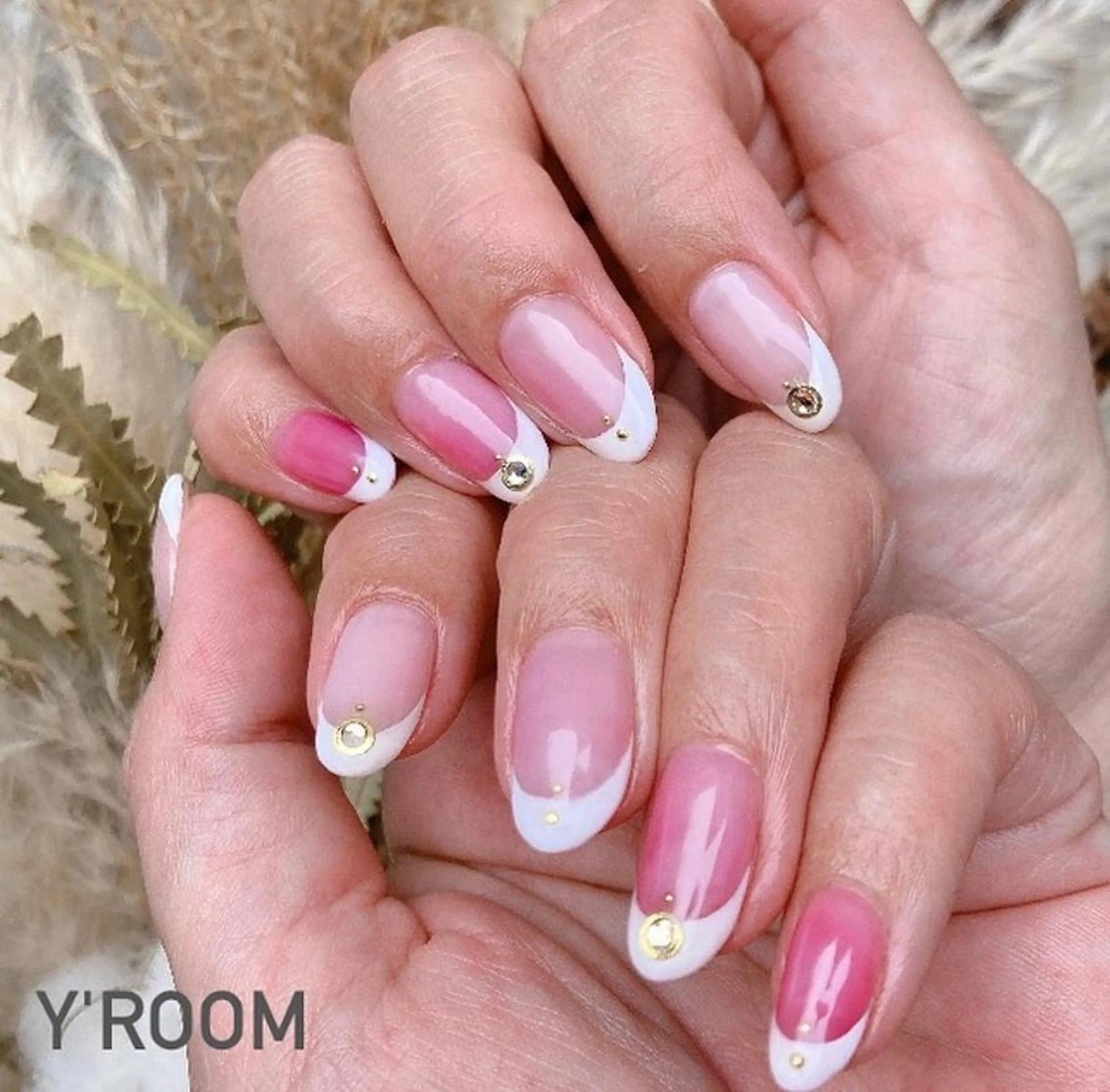 ネイル オーロラネイル フラッシュネイル フットネイル ジェルネイル 氷ネイル・うるうるネイル YUKA （ネイリスト）のネイルデザイン