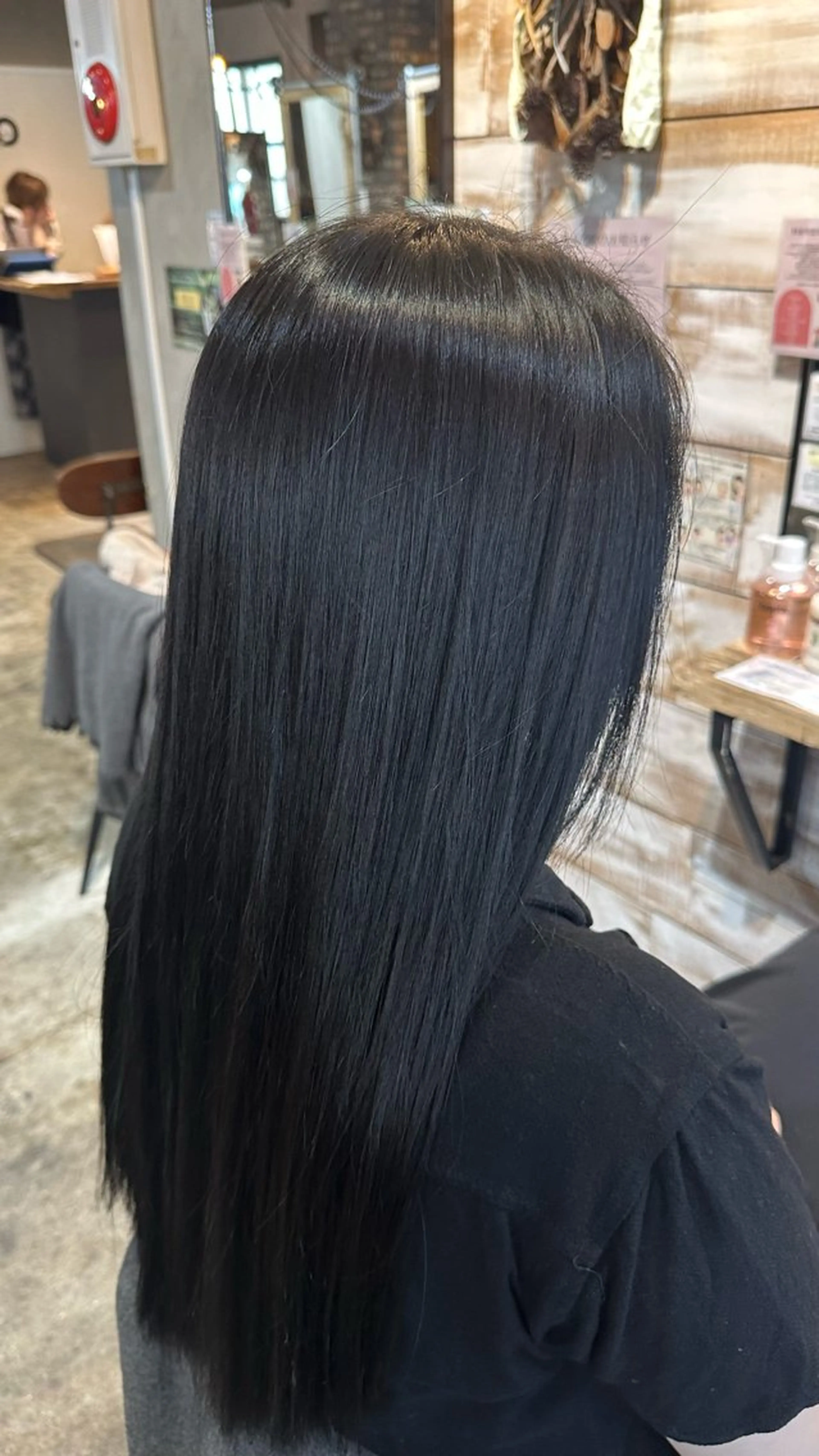 カラー 黒髪 ブルーカラー ブルーブラック ヘアカラー 手嶋 理仁のヘアスタイル