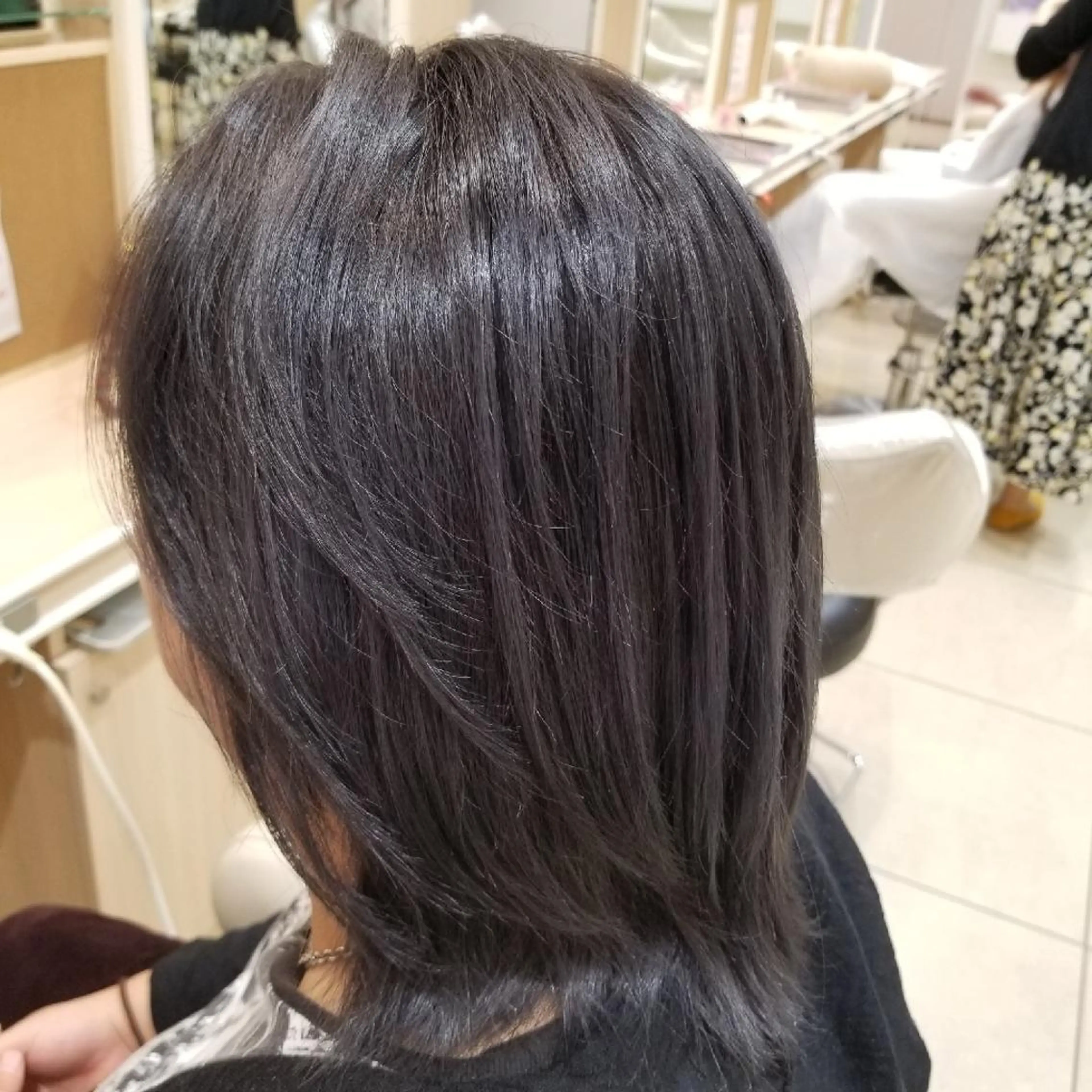 ミディアム カラー 山内 佐江子のヘアスタイル