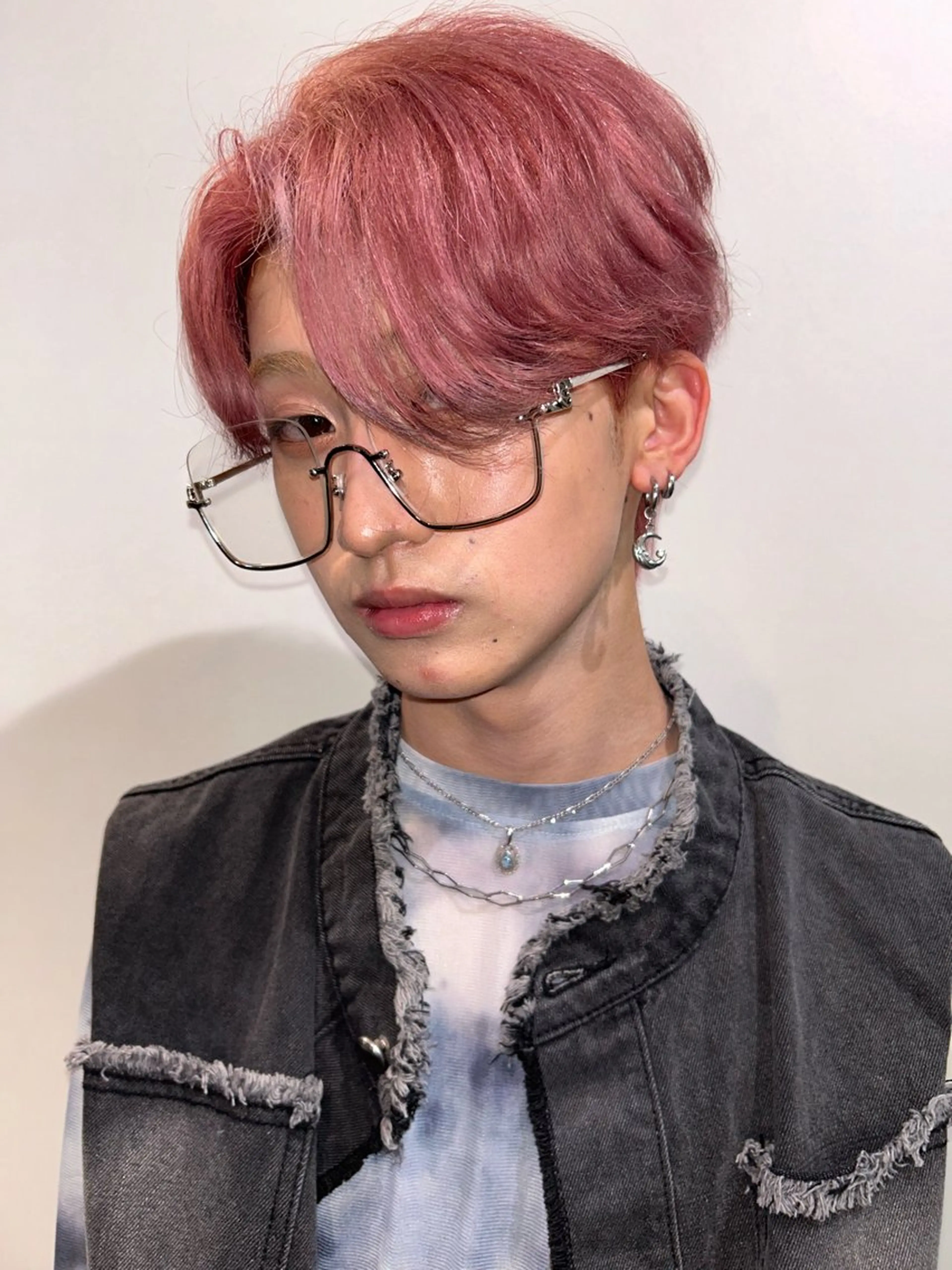 メンズ メンズブリーチ センターパート ダウンパーマ メンズ韓国風 メンズパーマ ヘアカラー メンズ/ブリーチなし サクラ🌸のヘアスタイル