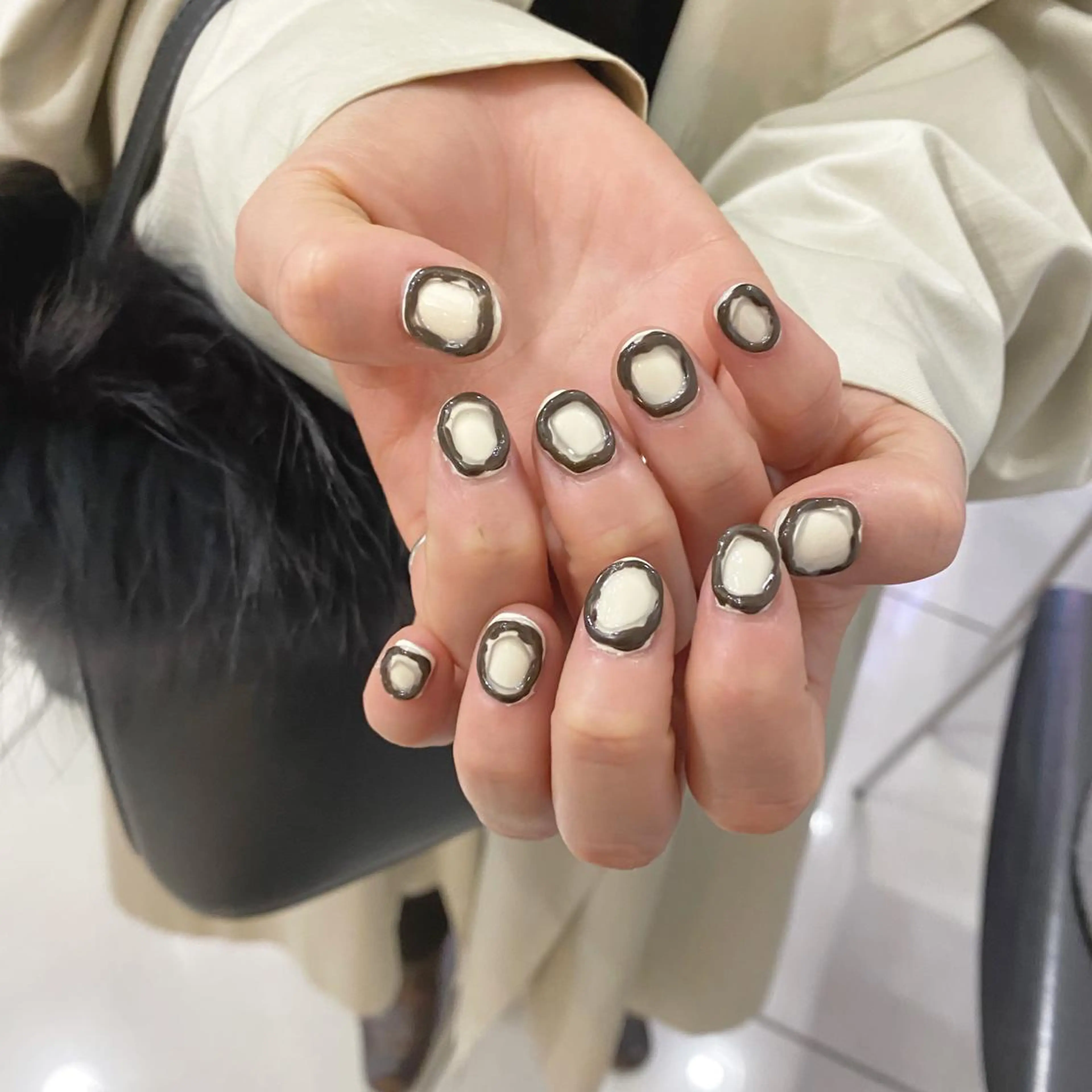 ネイル ブラウン ホワイト ハンドネイル 似合わせ提案サラ艶♡ 彩華のヘアスタイル
