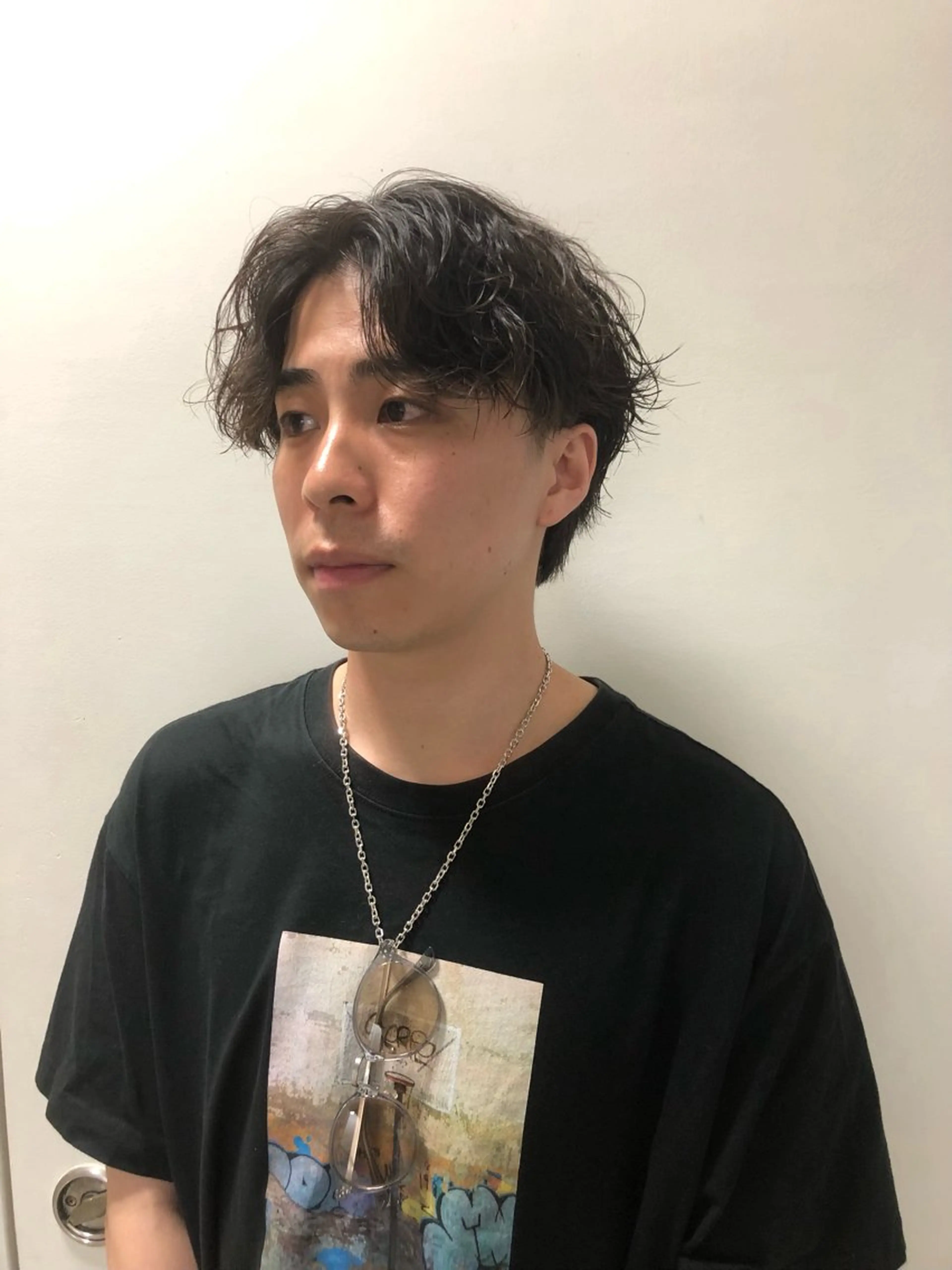 パーマ ヘアアレンジ メンズ センターパート メンズパーマ ツイストスパイラルパーマ スパイラルパーマ カット パーマ トリートメント ヘアセット 栗原 侑也のヘアスタイル