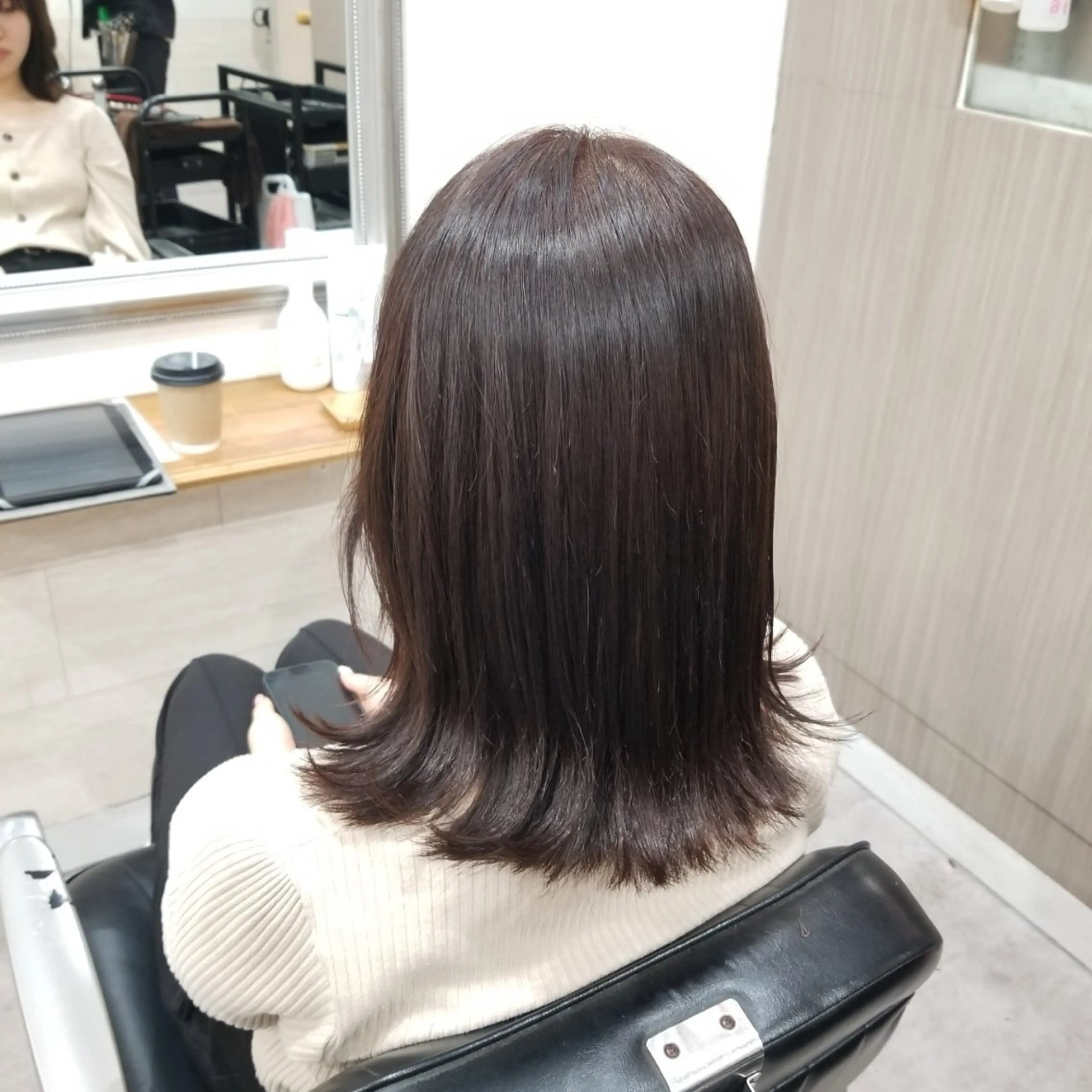 ミディアム カラー 生尾 虹水のヘアスタイル