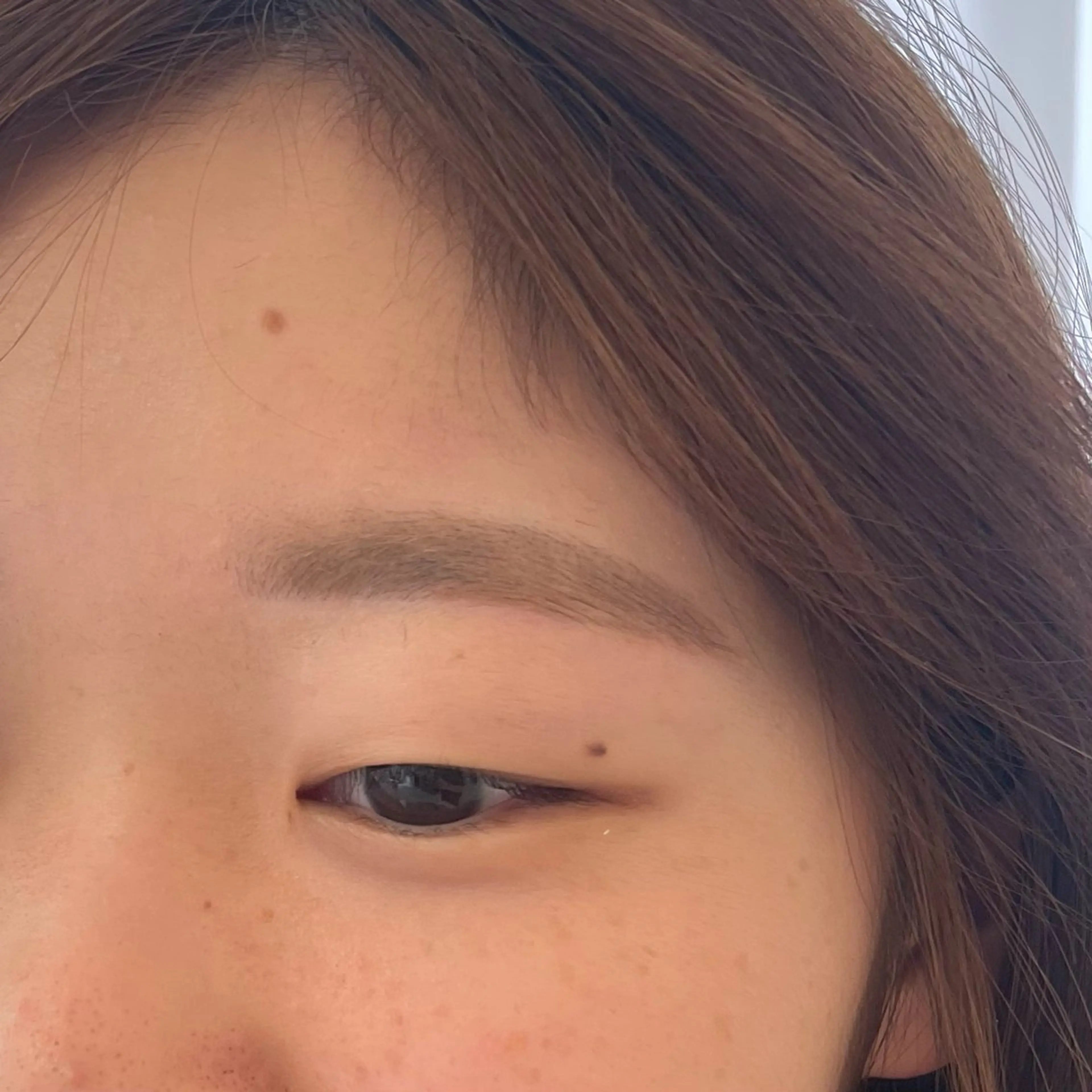 アイブロウ 眉毛ワックス脱毛 emin EYELASHSALON所属・日下部 桃奈のマツエク・マツパデザイン