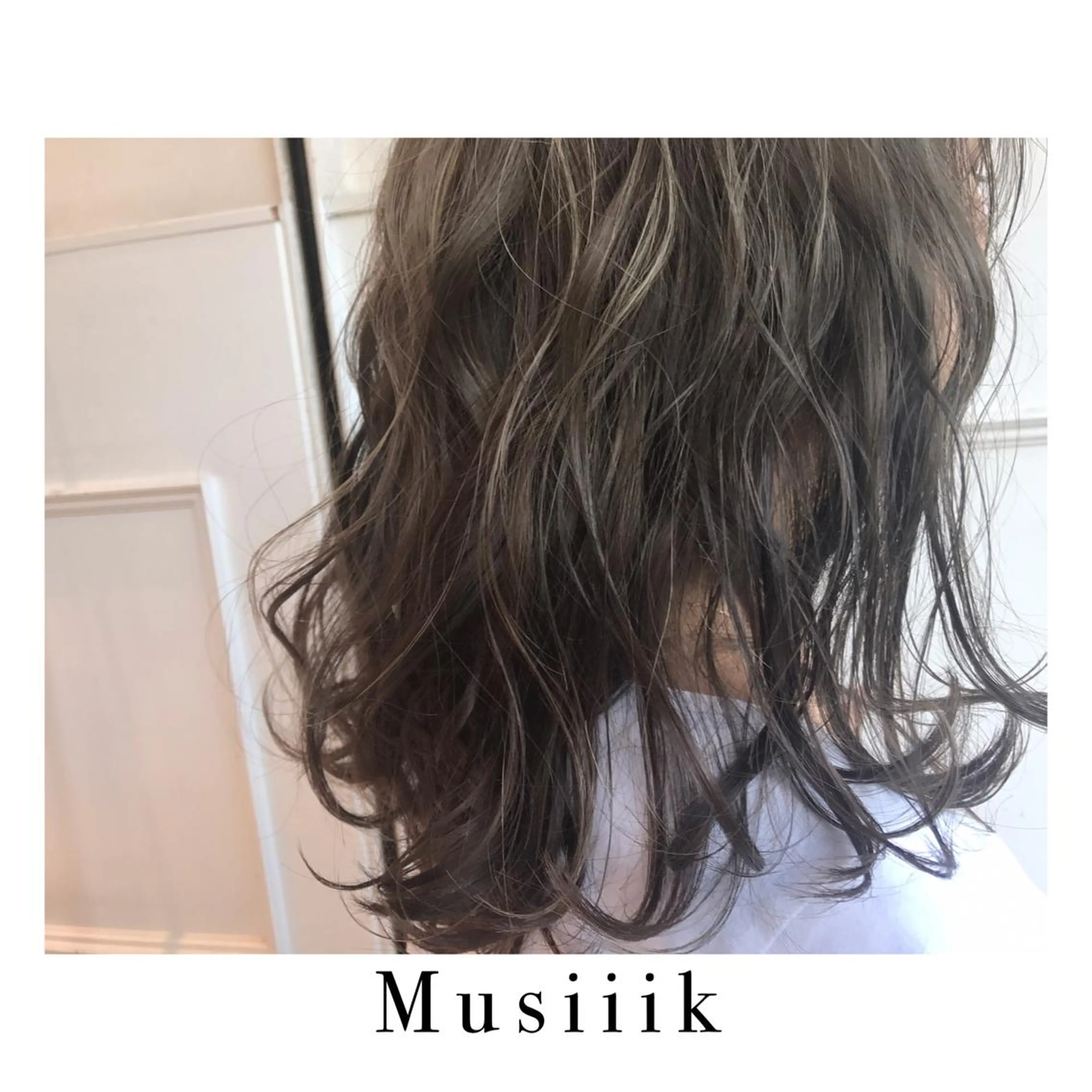 ミディアム カラー アッシュ アッシュグレー ハイライトカラー ハイライト Musiiik hairのヘアスタイル