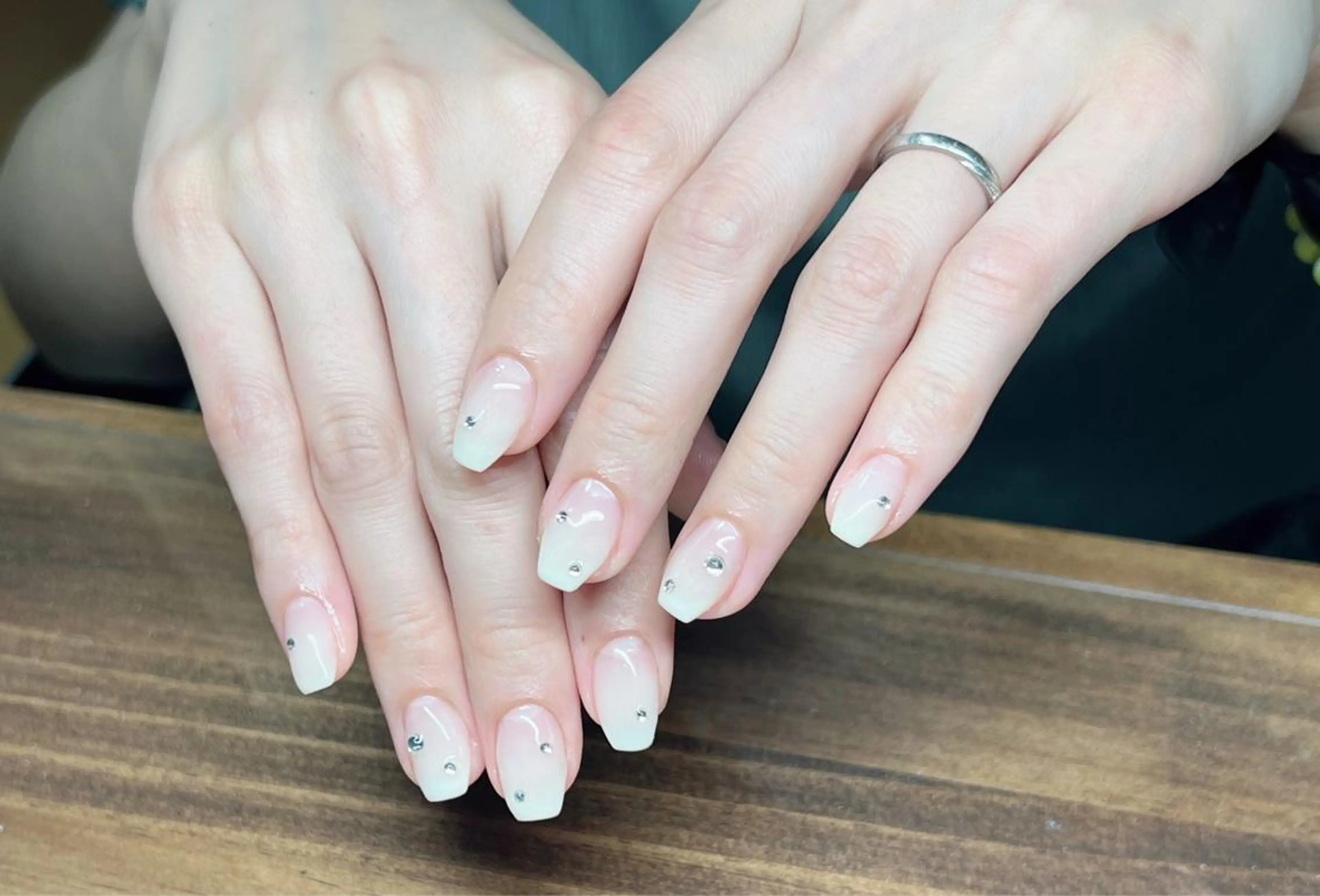ネイル ワンホンネイル lucky nail 歌舞伎町のネイルデザイン
