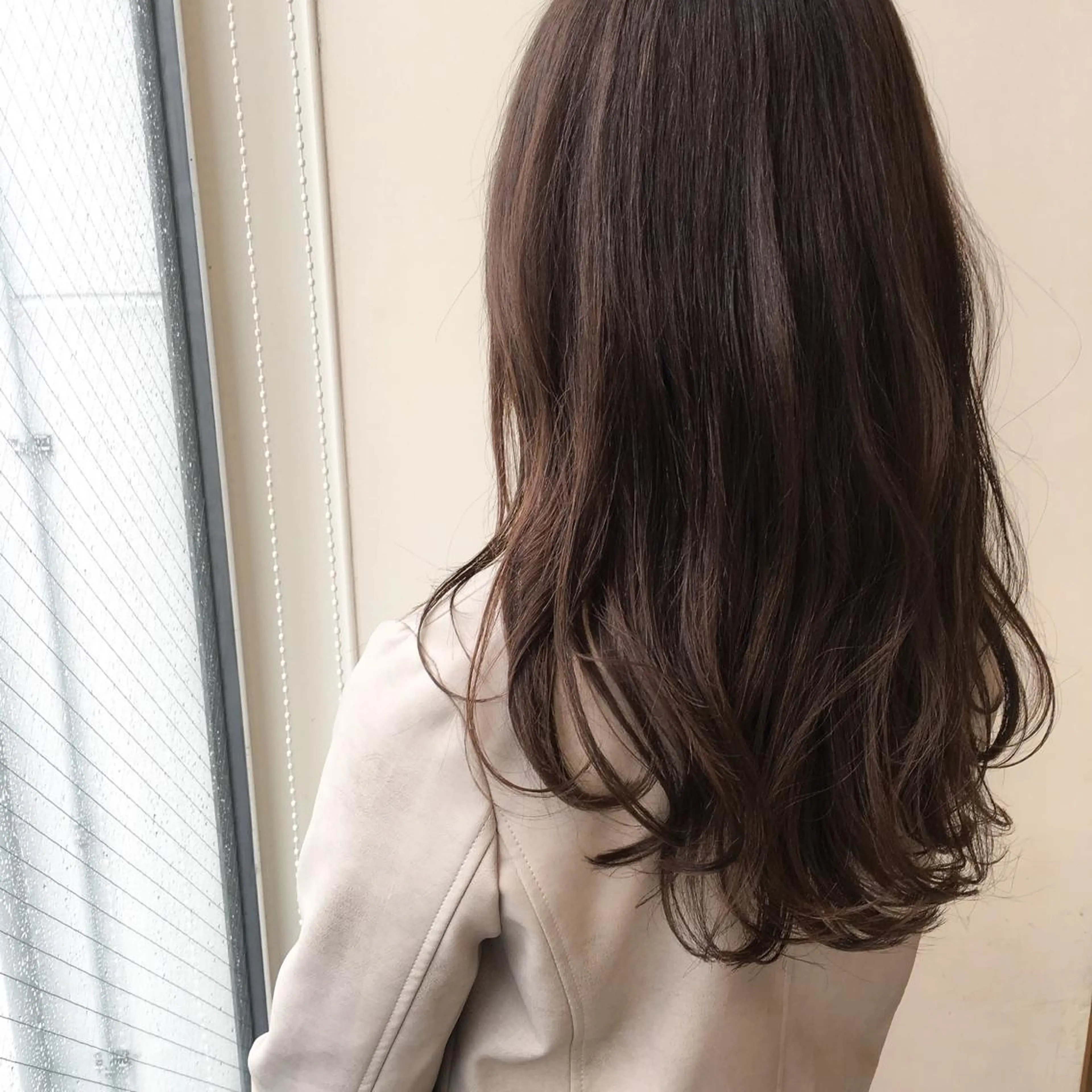セミロング カラー アッシュ ベージュカラー 中山 天地のヘアスタイル