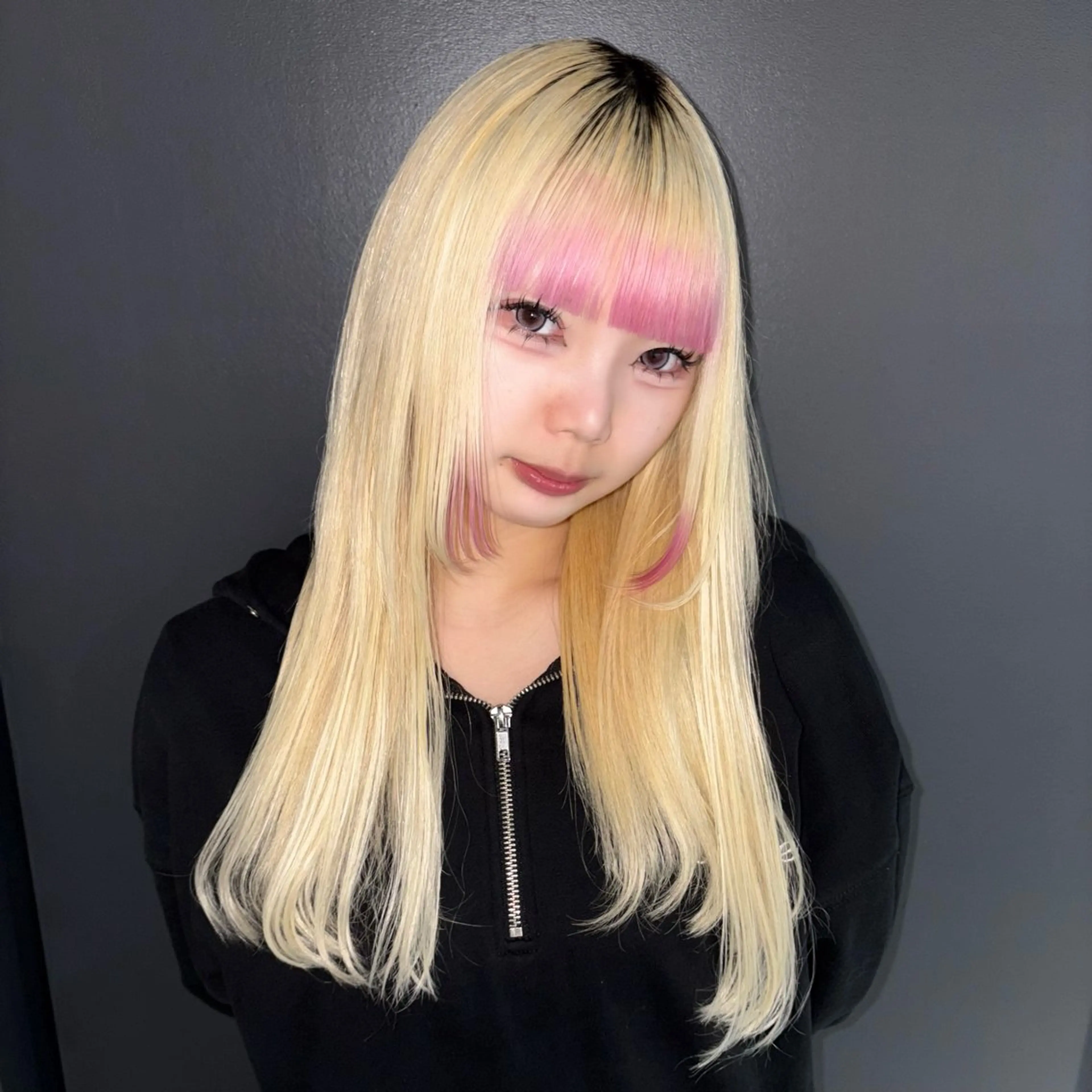 ロング キッズ ヘアカラー ★デザインカラー ハイトーン ももか★のヘアスタイル