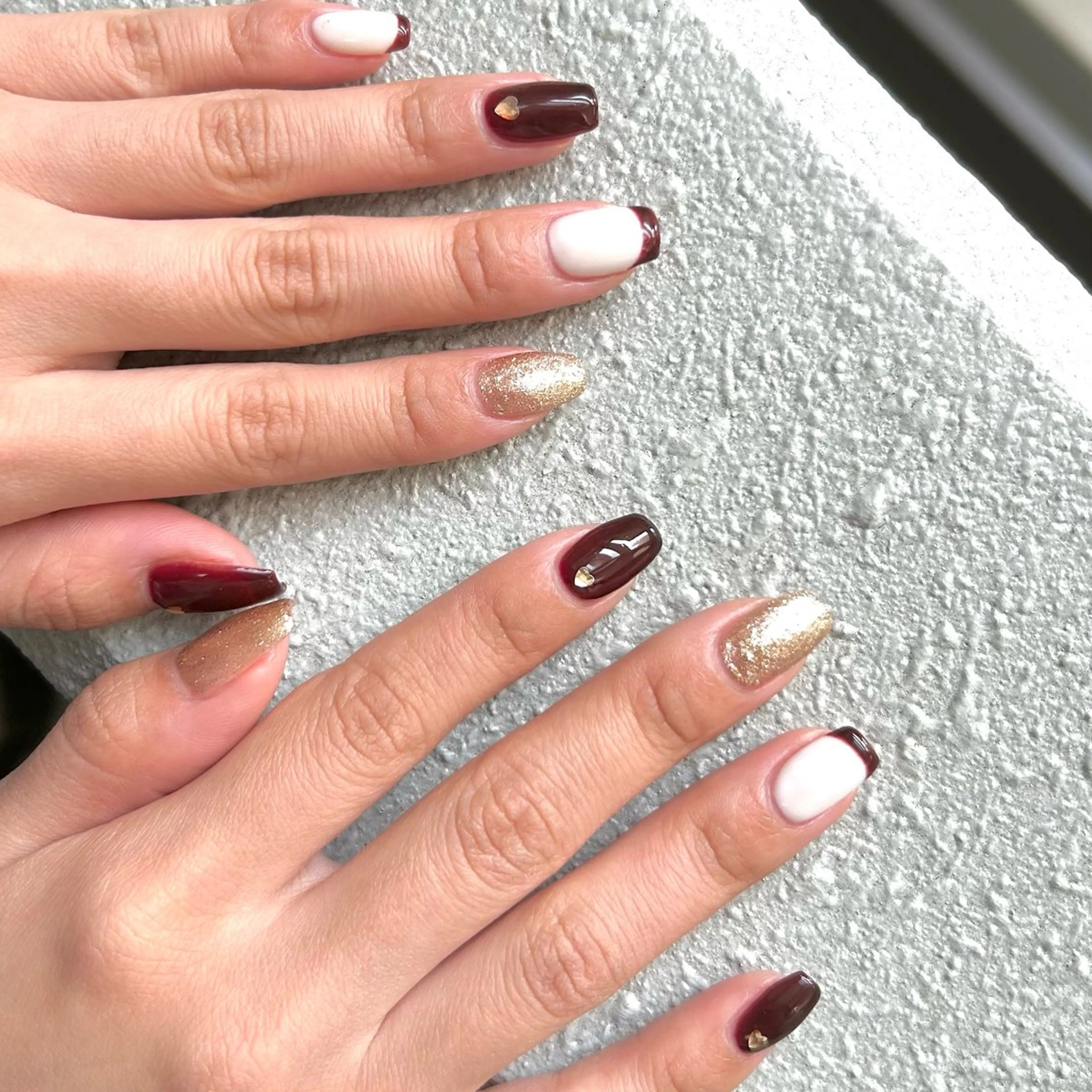 ネイル ボルドー ゴールド ハート shine'an fuka🌿🫧のネイルデザイン