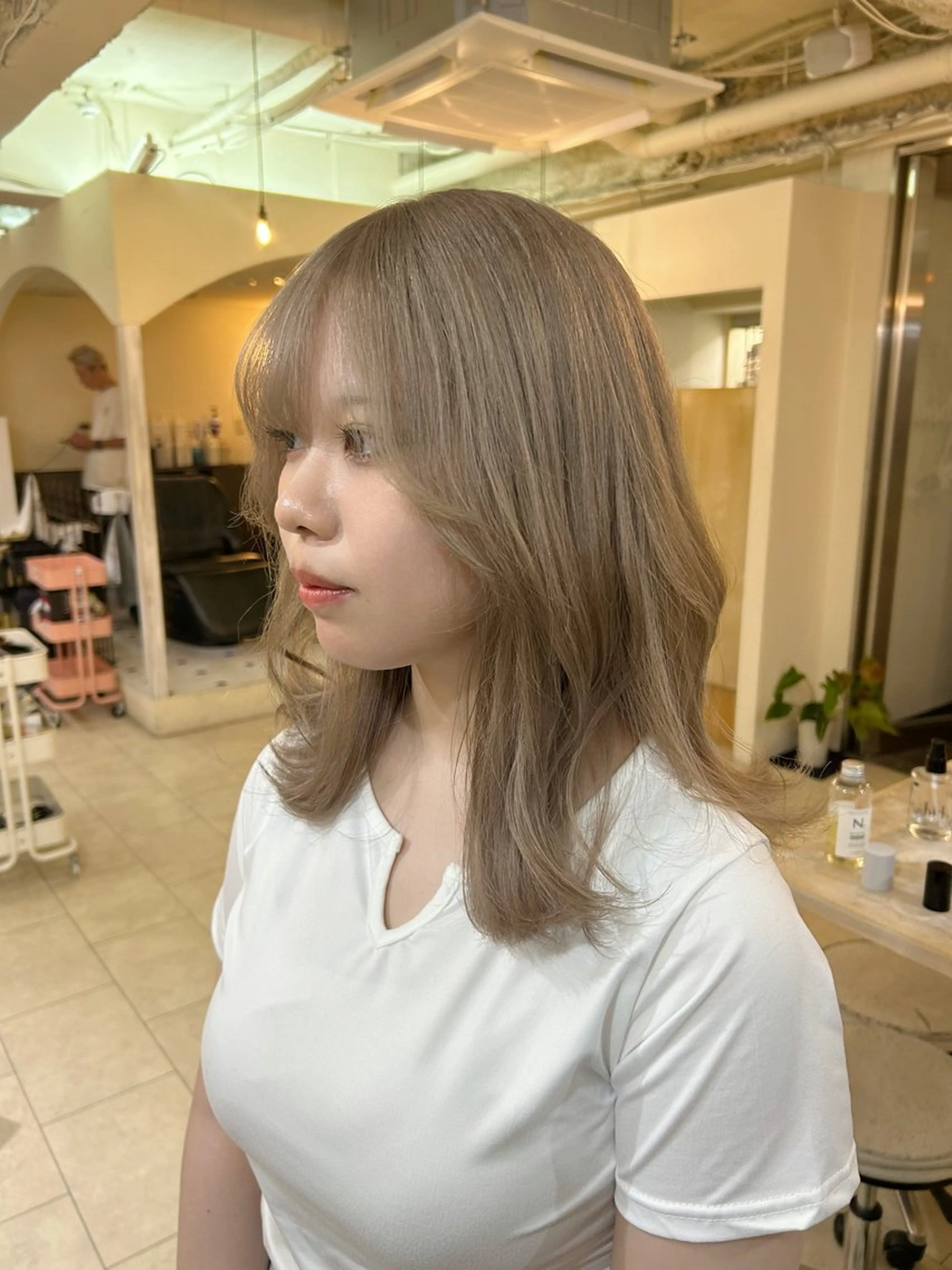 セミロング カラー ブリーチ グレージュ ハイトーンカラー nano透明感カラー 🌼ヘアアレンジのヘアスタイル