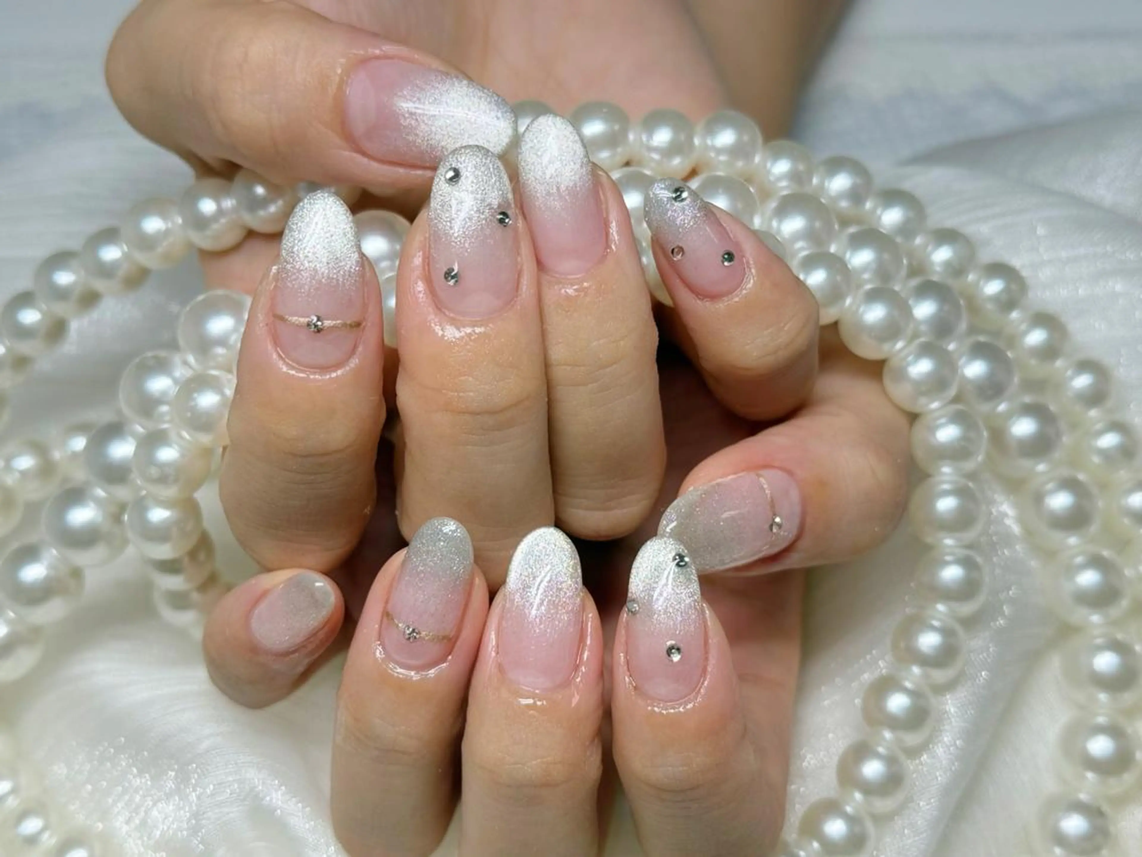 ネイル オーロラネイル 長さ出し フレンチネイル ガーリー キラキラネイル ハンドネイル Lucky nail salonのネイルデザイン