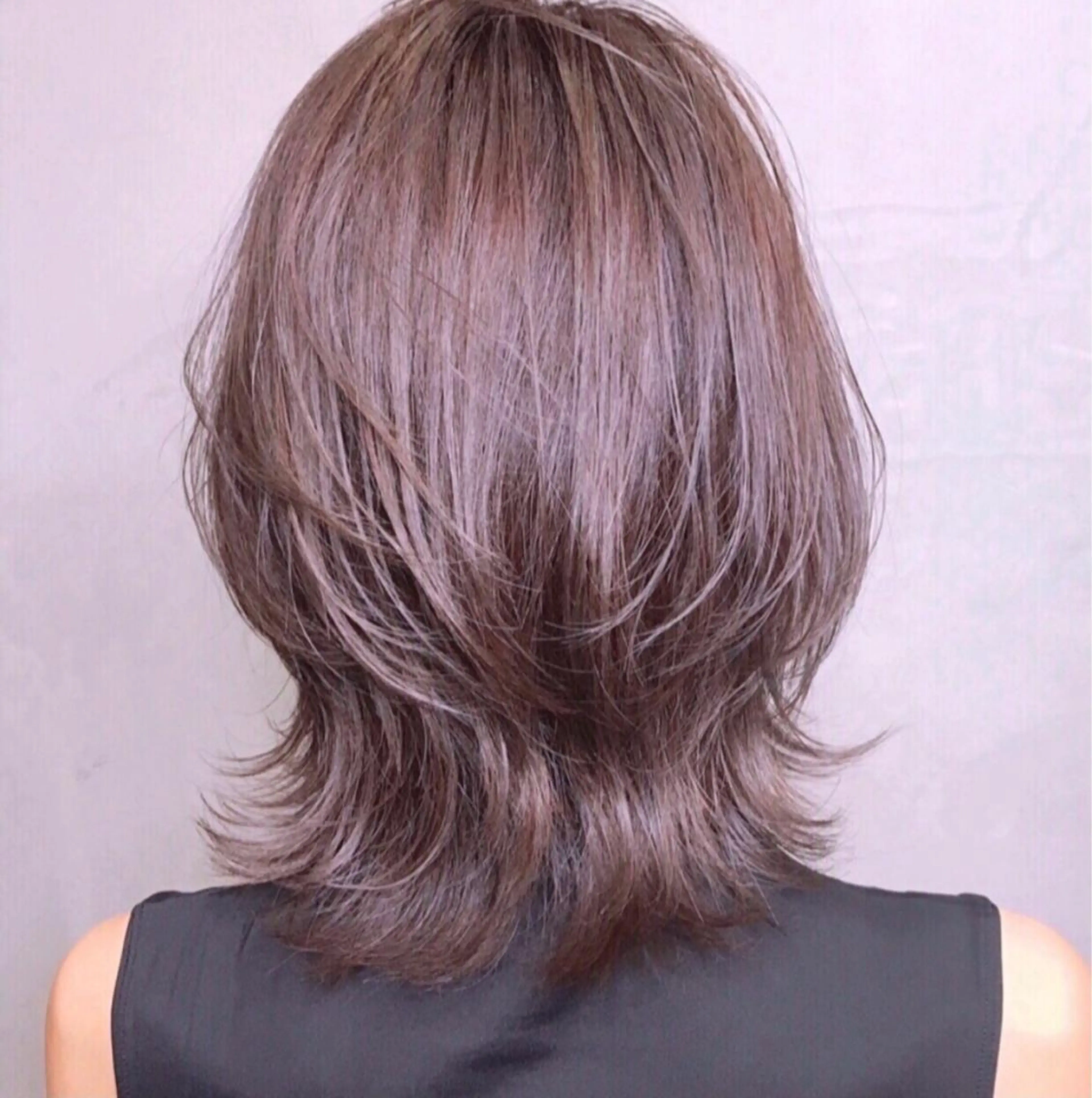 ミディアム カラー ミディアムパーマ アッシュ ベージュカラー ブルーカラー グレージュ カット ヘアカラー DX  SHARE  SALON 　SHIBUYA所属・AKI アキのヘアスタイル