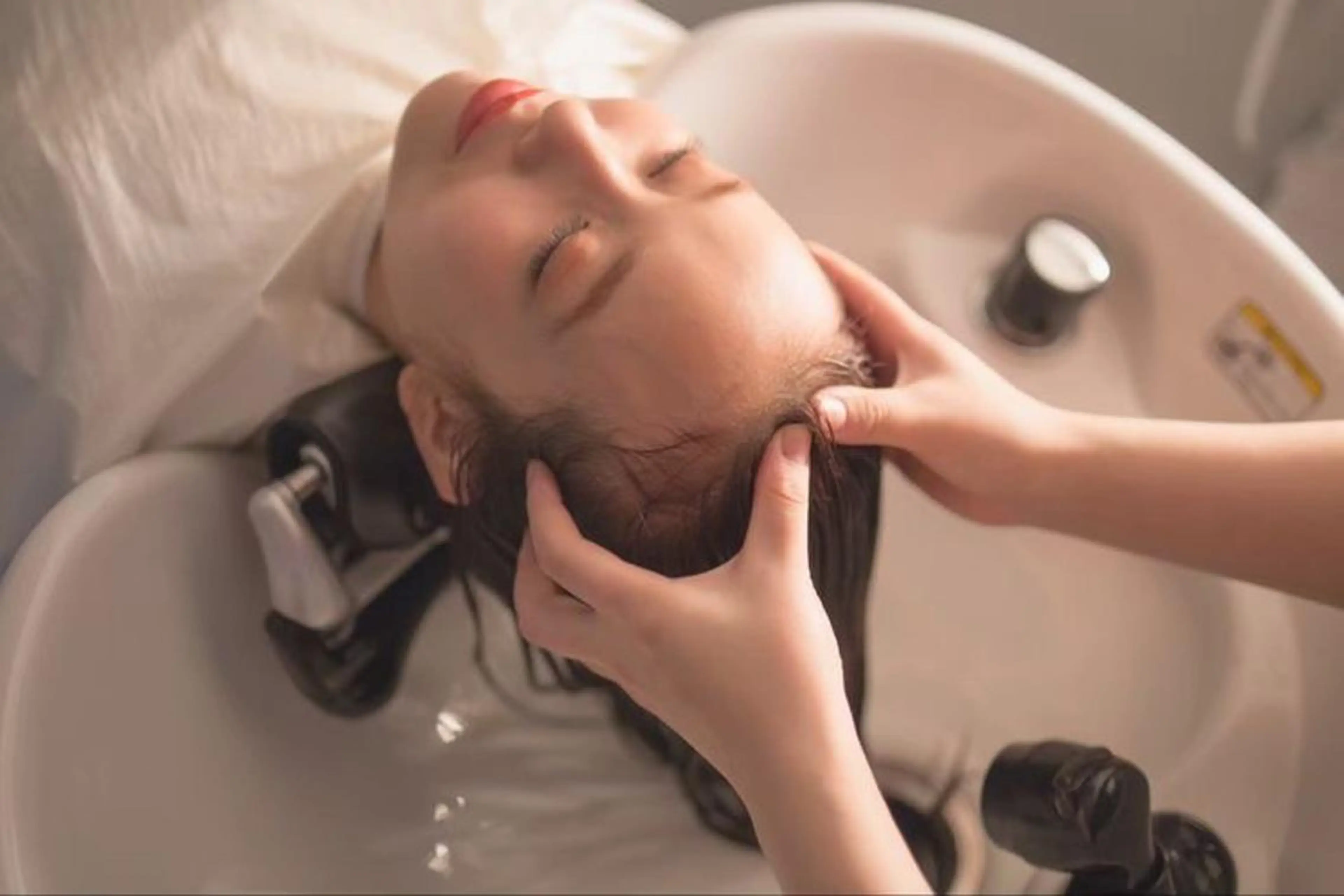 ミディアム 🌱ケミカル美容師 未来を綺麗に🌱優吾のヘアスタイル