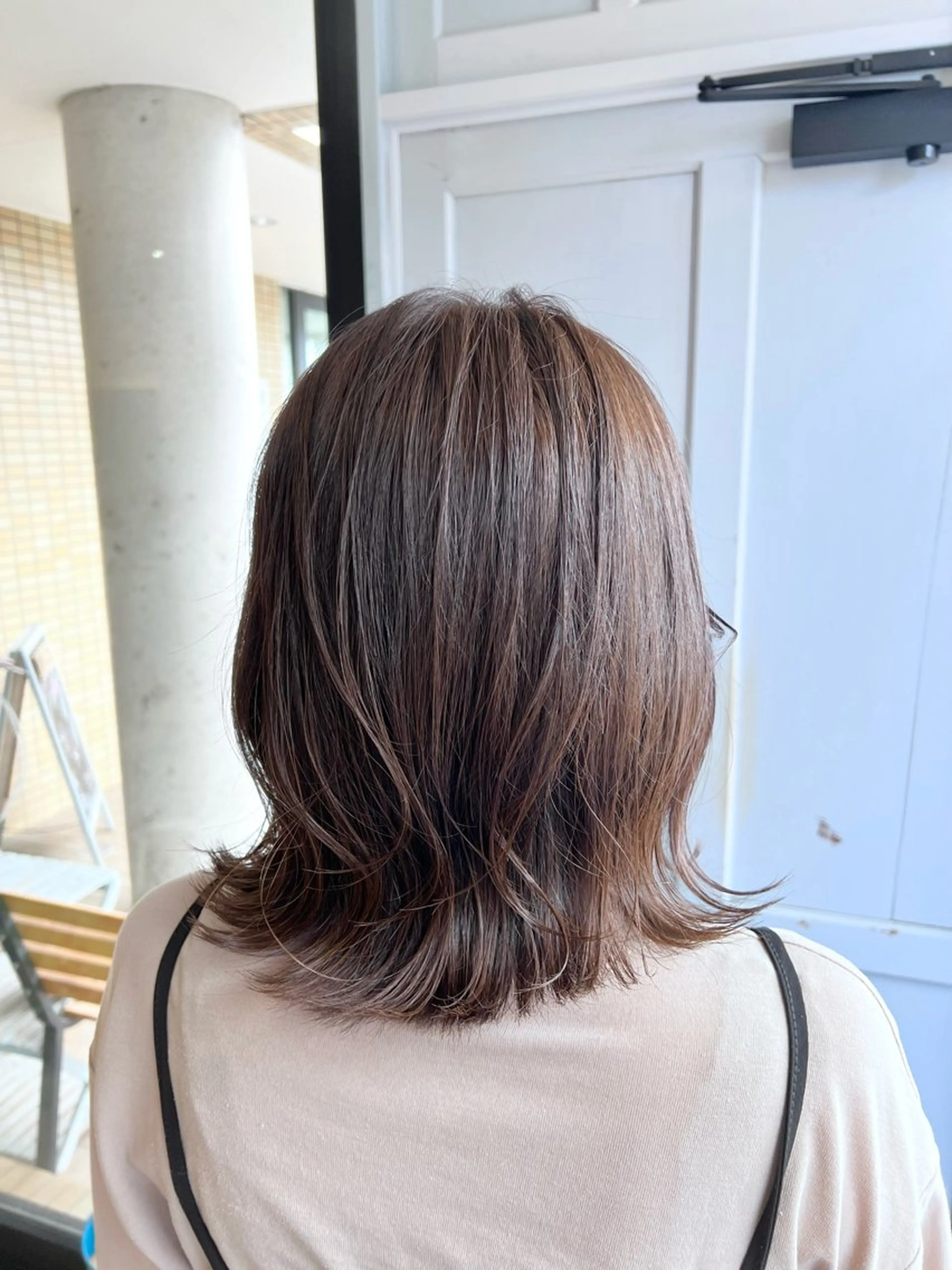 ミディアム カラー グレージュ ヘアカラー トリートメント ツキダテ ユイのヘアスタイル