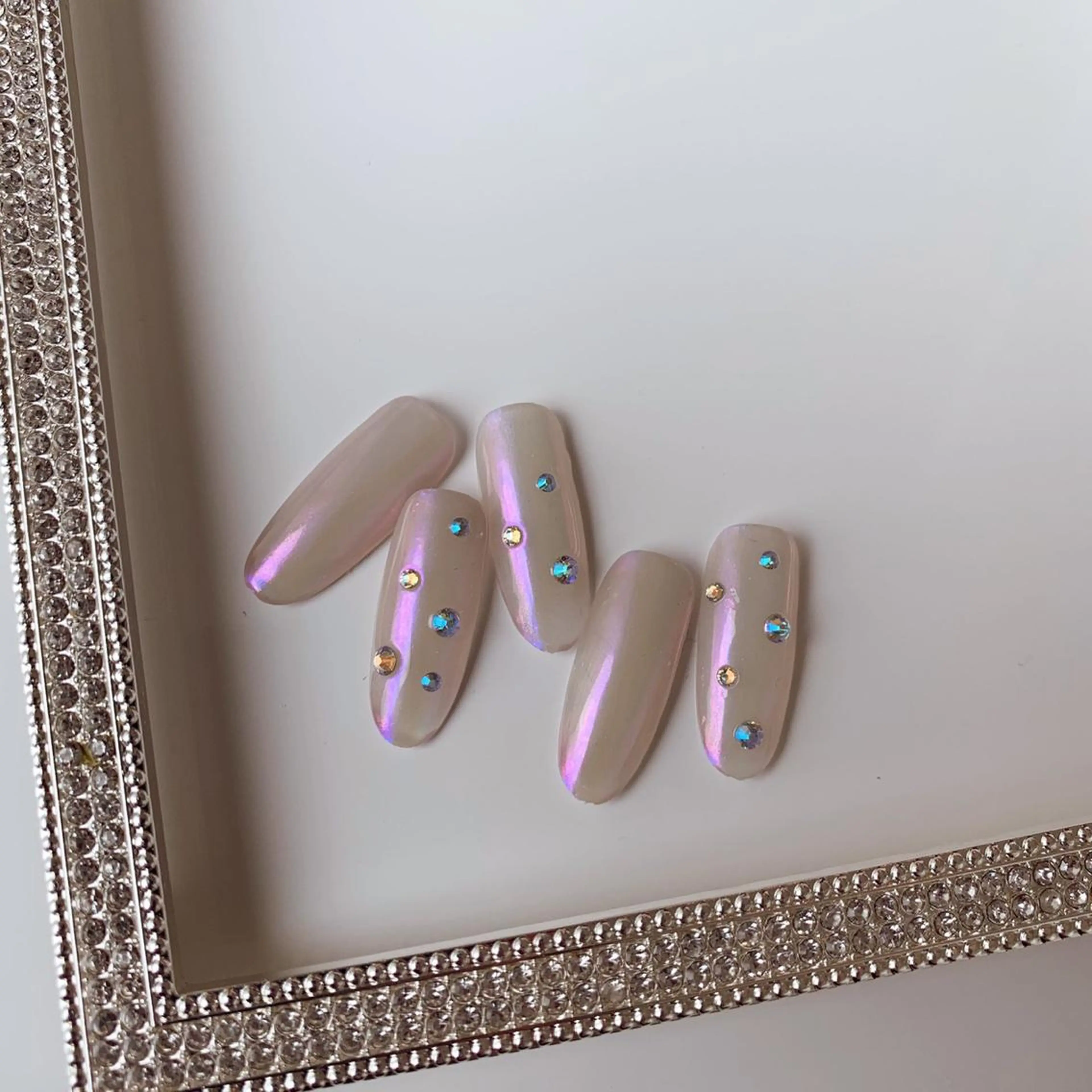 ネイル オーロラネイル ゴージャス ミラーネイル nailsalon muguetのネイルデザイン