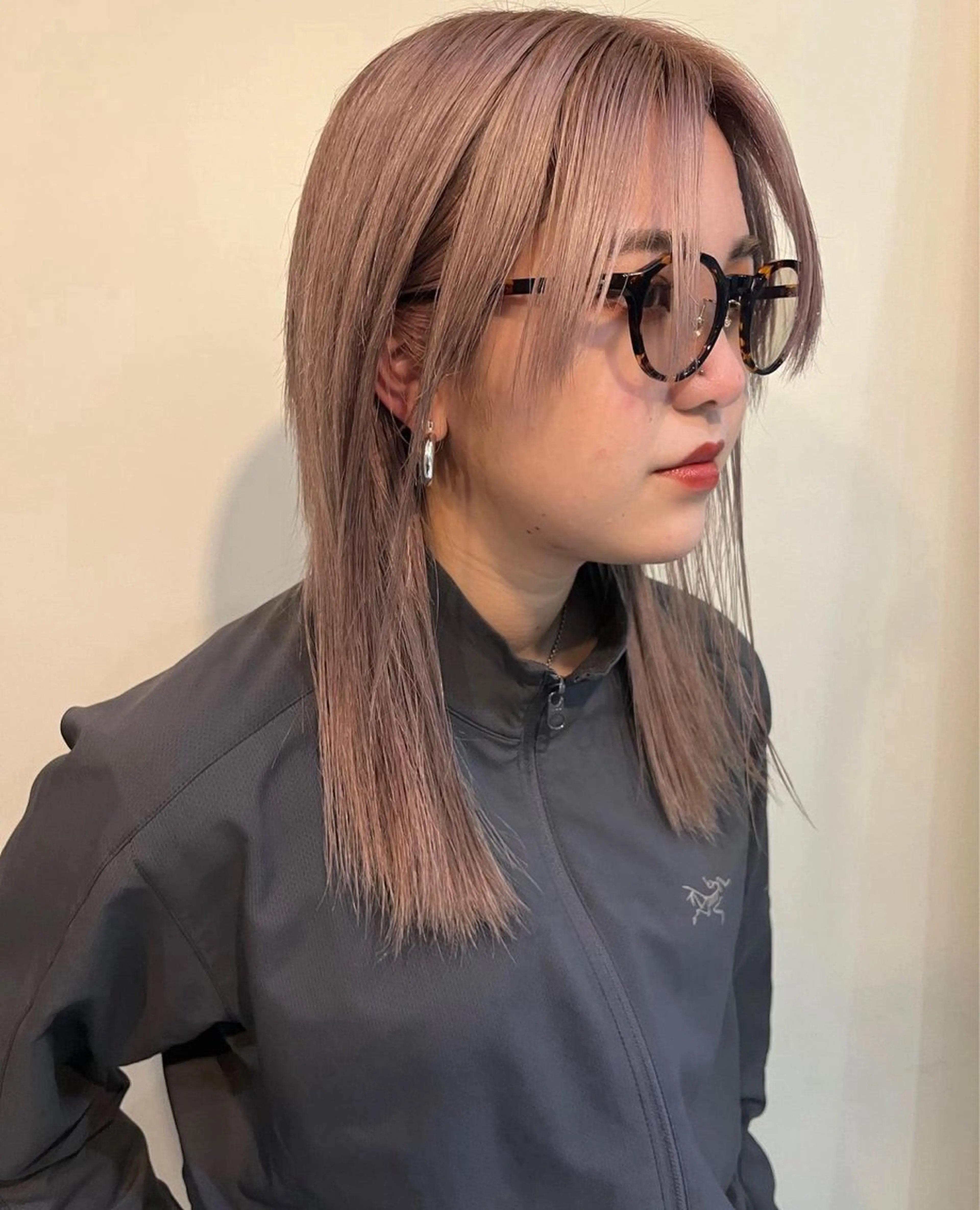 ミディアム カラー ベージュカラー ブリーチ ピンクカラー ピンクベージュ ヘアカラー レイヤーカット/ハイ トーンカラー/きらのヘアスタイル