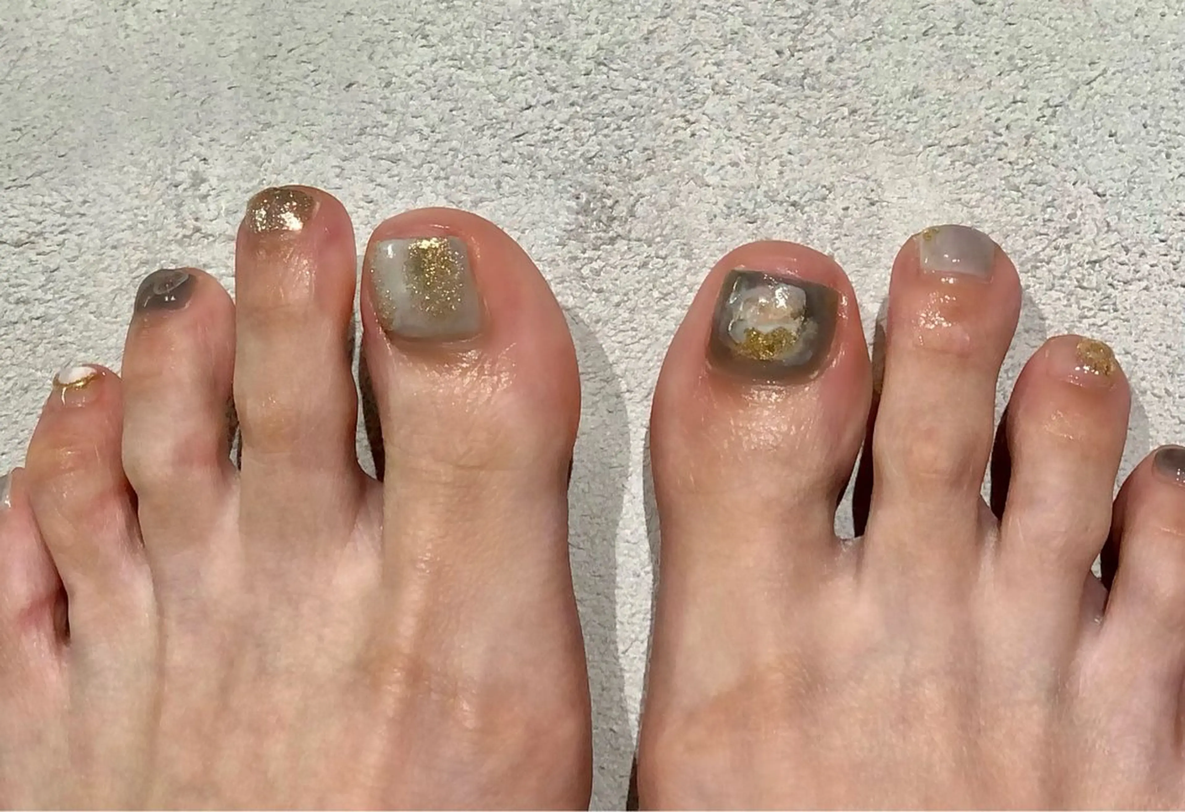 ネイル ゴールド ニュアンスネイル RITZ福岡薬院店　まつげパーマ/マツエク/ネイル/眉毛所属・💅 momokoのネイルデザイン