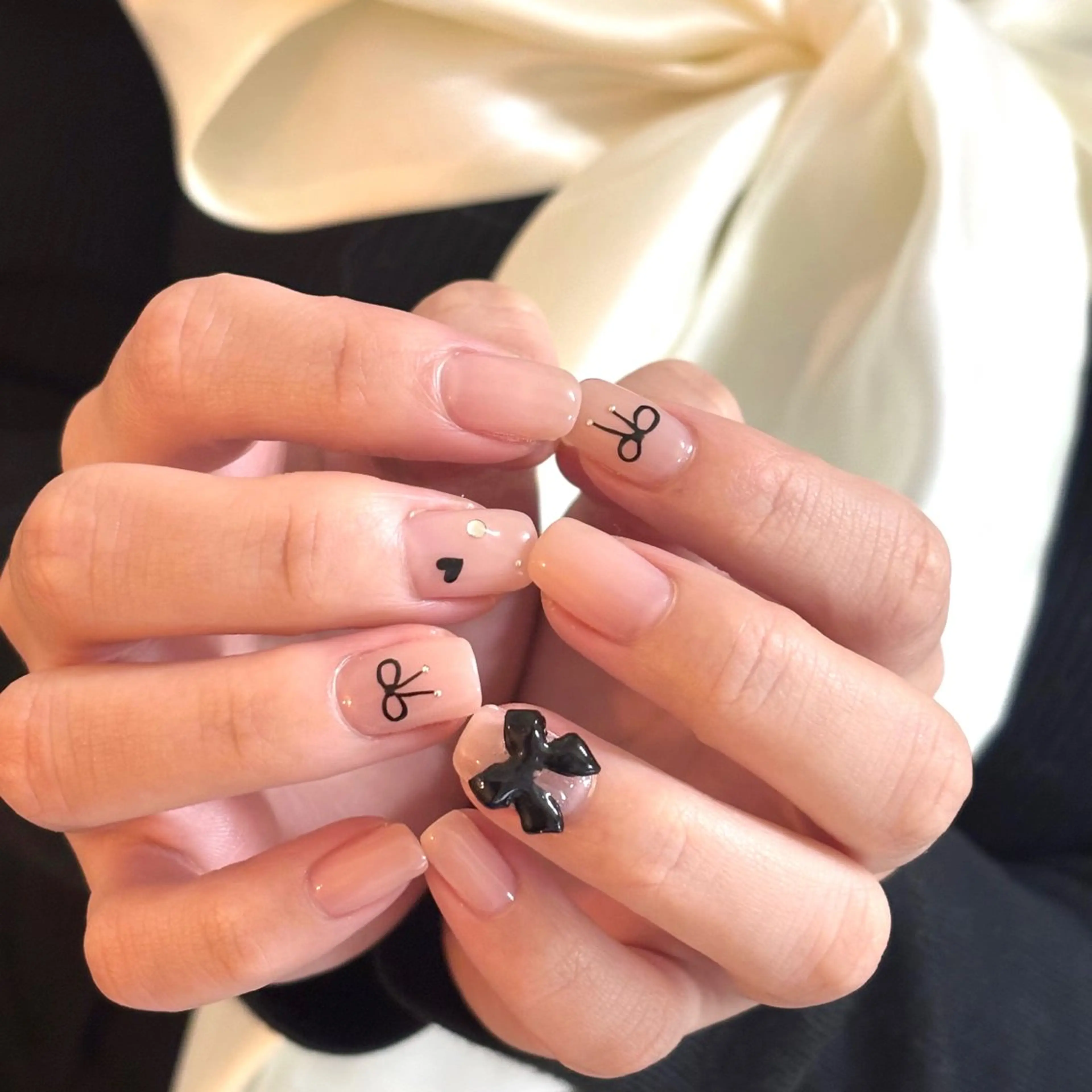 ネイル ハート リボン ハンドネイル Elio所属・Elio 国泰寺のネイルデザイン