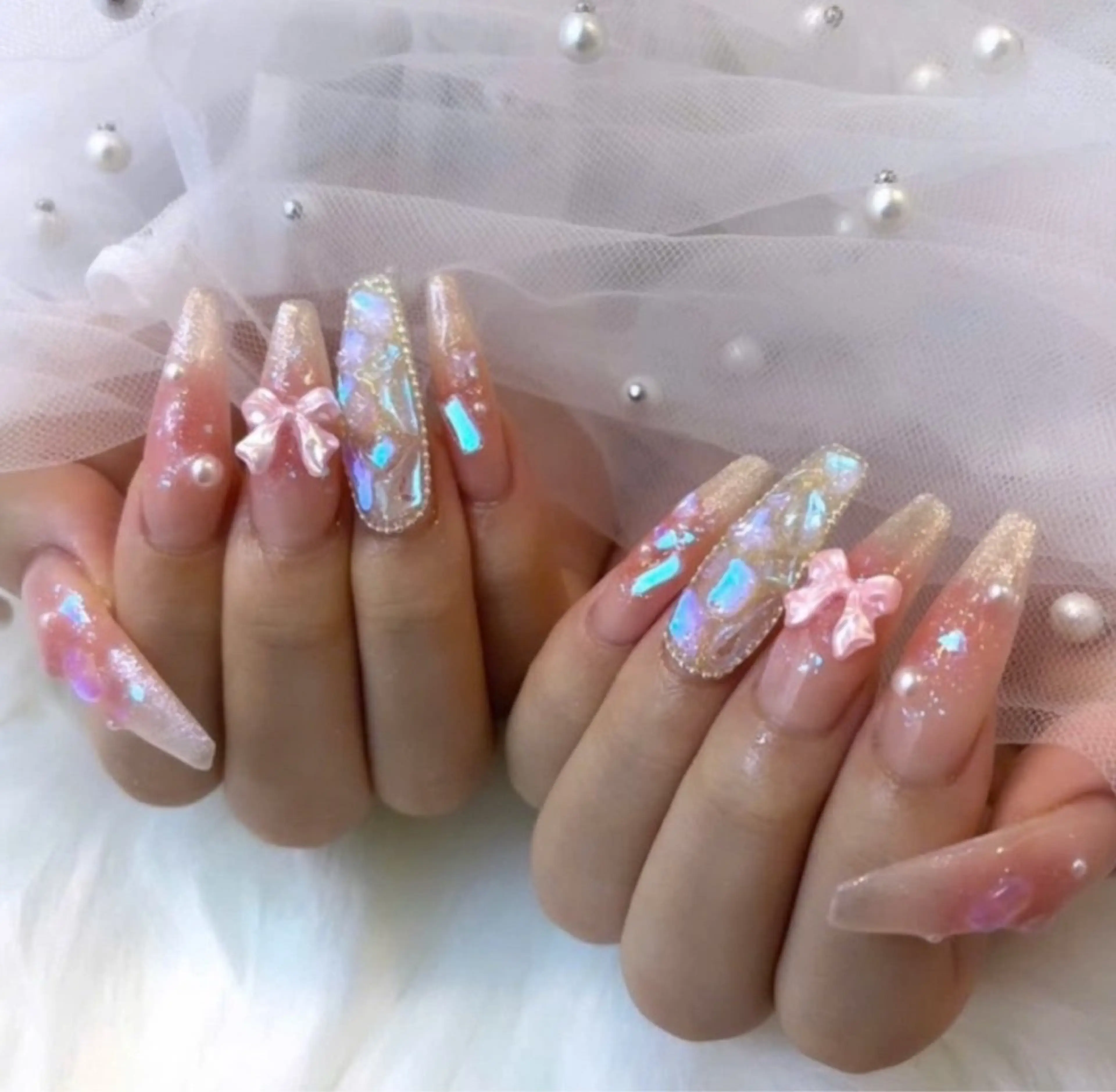 ネイル フレンチネイル キラキラネイル マグネットネイル ミラーネイル ニュアンスネイル ハンドネイル Lyn TA Nailのネイルデザイン