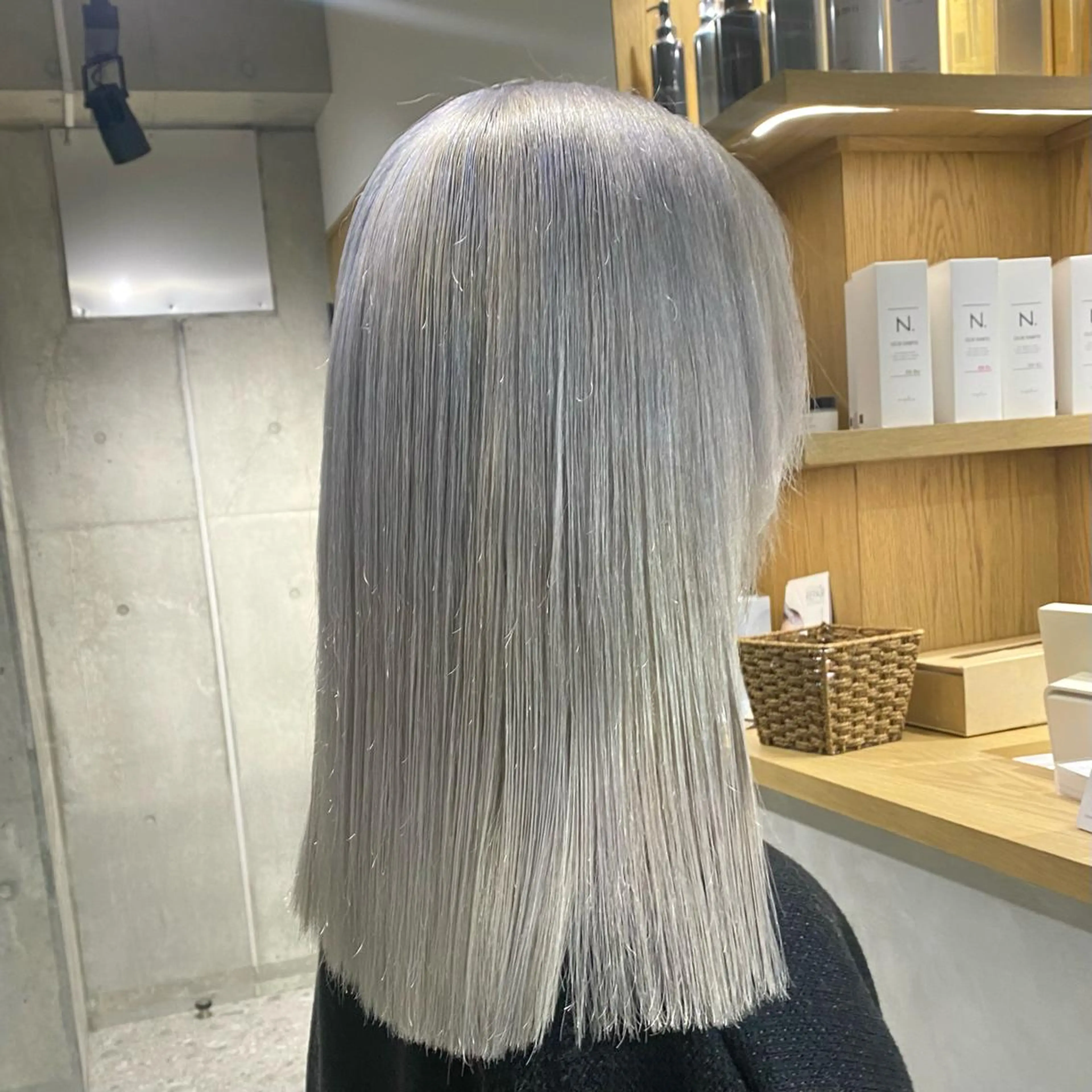 セミロング カラー ブリーチ ヘアカラー トリートメント Yahiko ハイトーンのヘアスタイル