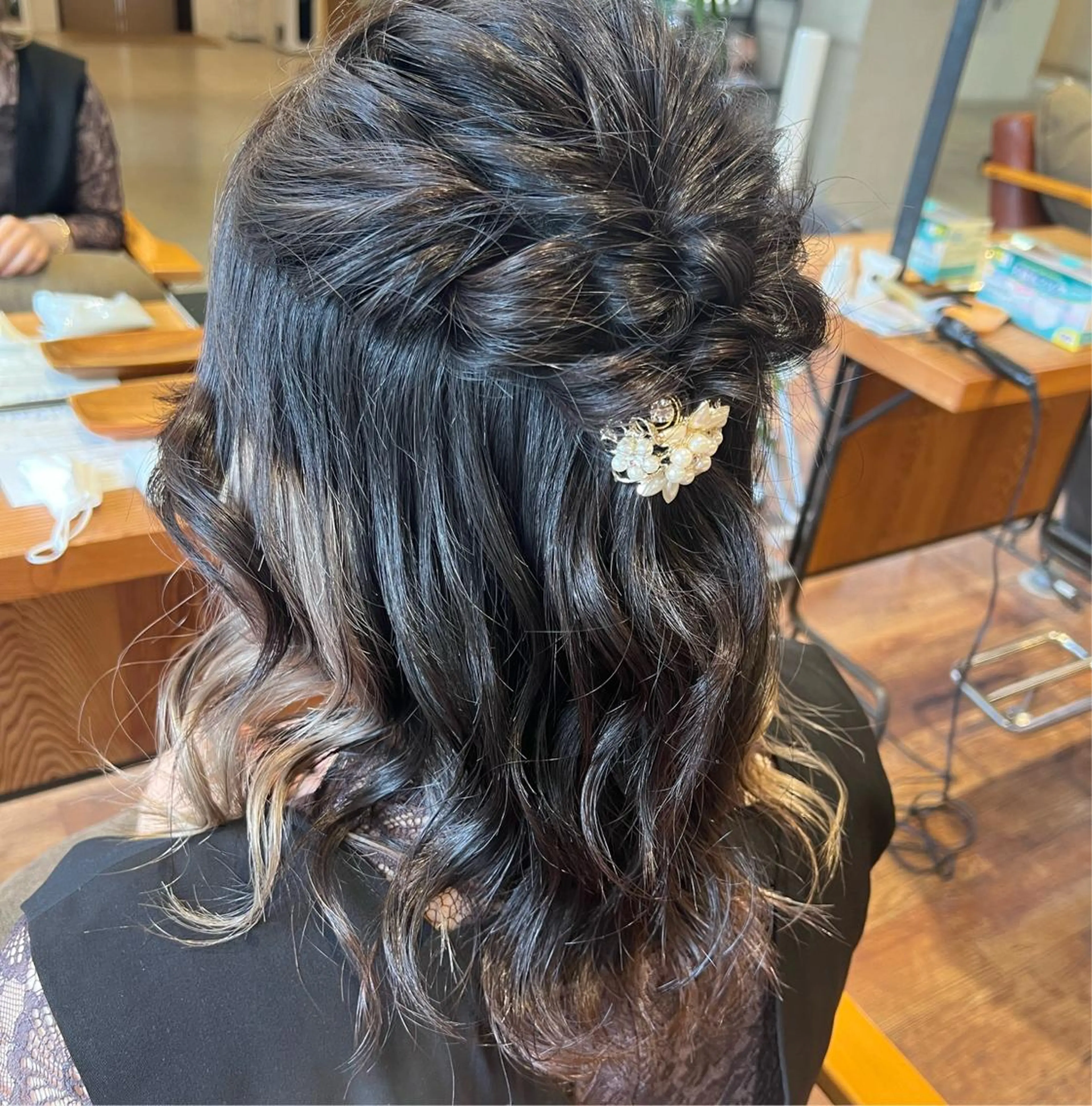 ヘアアレンジ ハーフアップ hair  bh.maara所属・bh.maara デザイン／ハイトーンのヘアスタイル