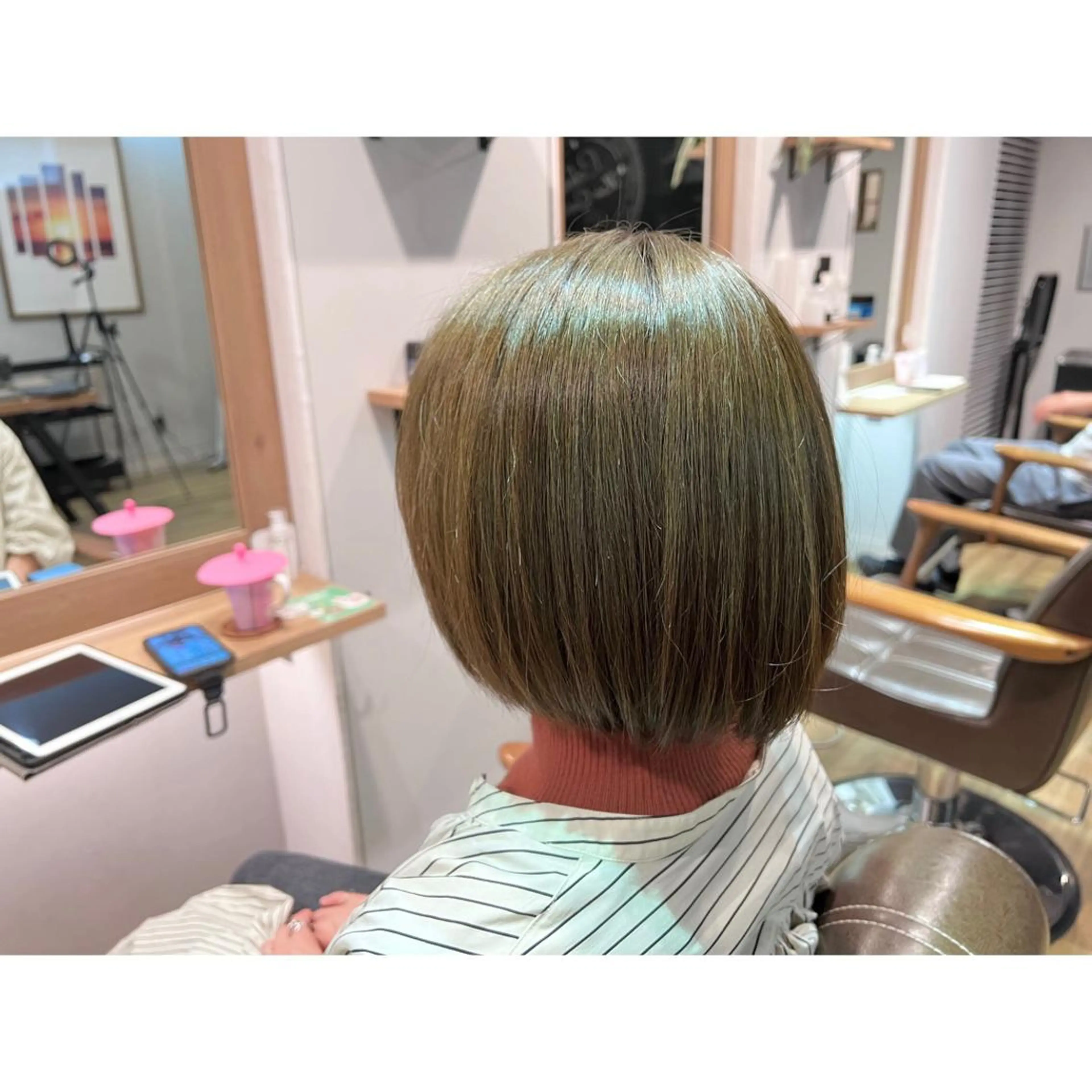 ショート カラー グレージュ ヘアカラー トリートメント ツキダテ ユイのヘアスタイル