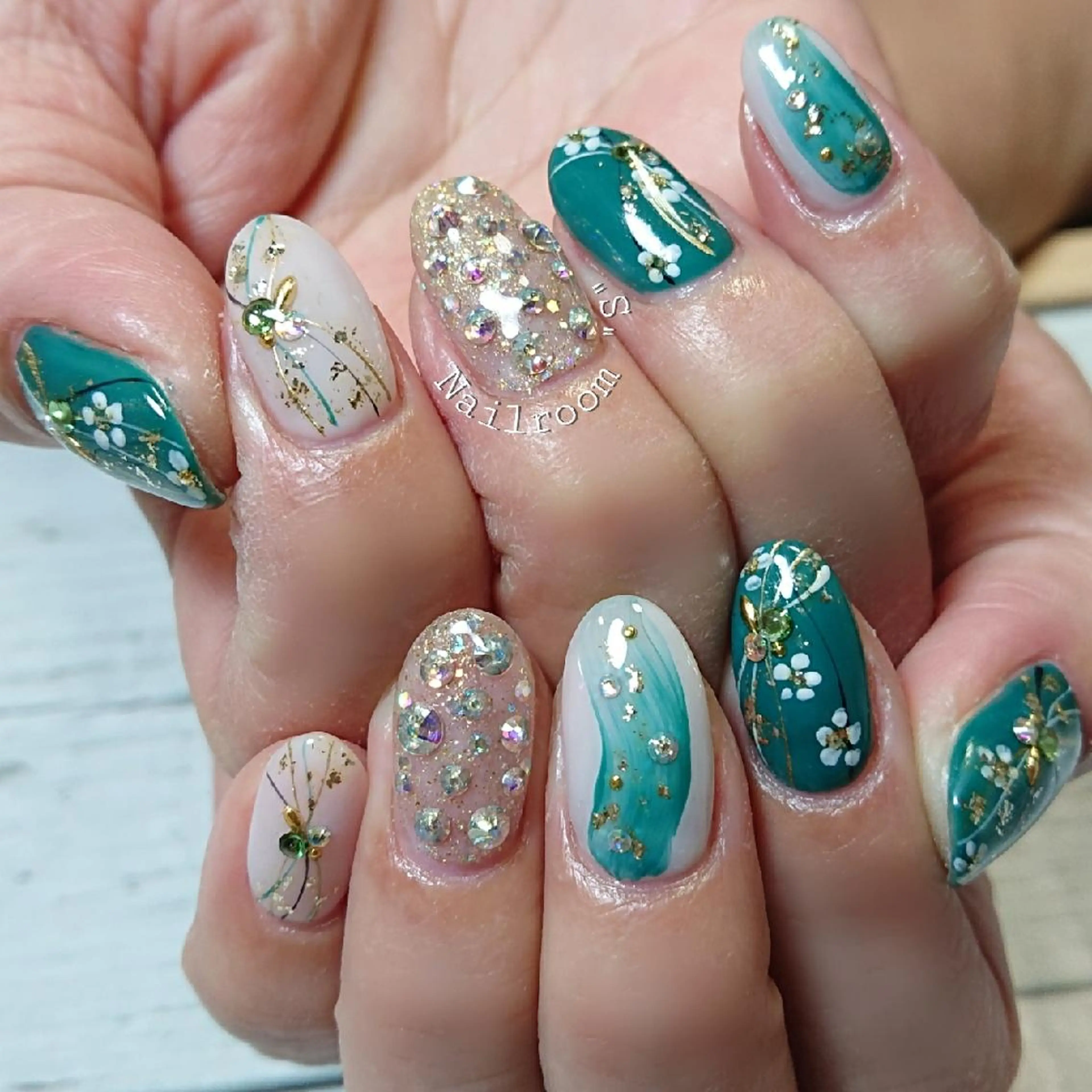ネイル グリーン ハンドネイル ハンドケア Nail room  "S"  SAKAIのネイルデザイン
