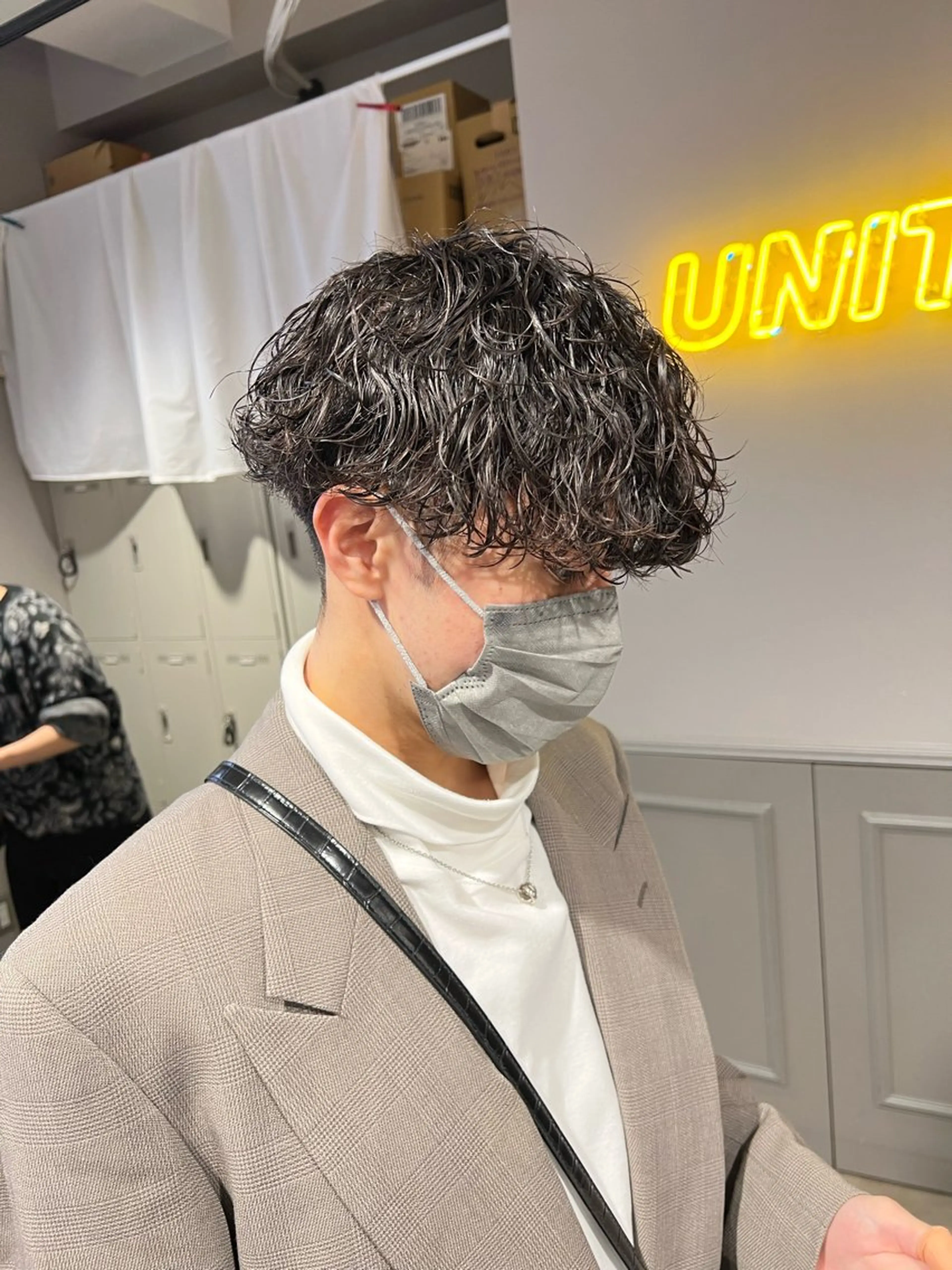 ミディアム パーマ メンズ ミディアムパーマ センターパート メンズ韓国風 韓国マッシュ マッシュウルフ カット パーマ トリートメント ヘッドスパ ヘアセット ✨メンズウルフ特化 美容師タイガ✨のヘアスタイル