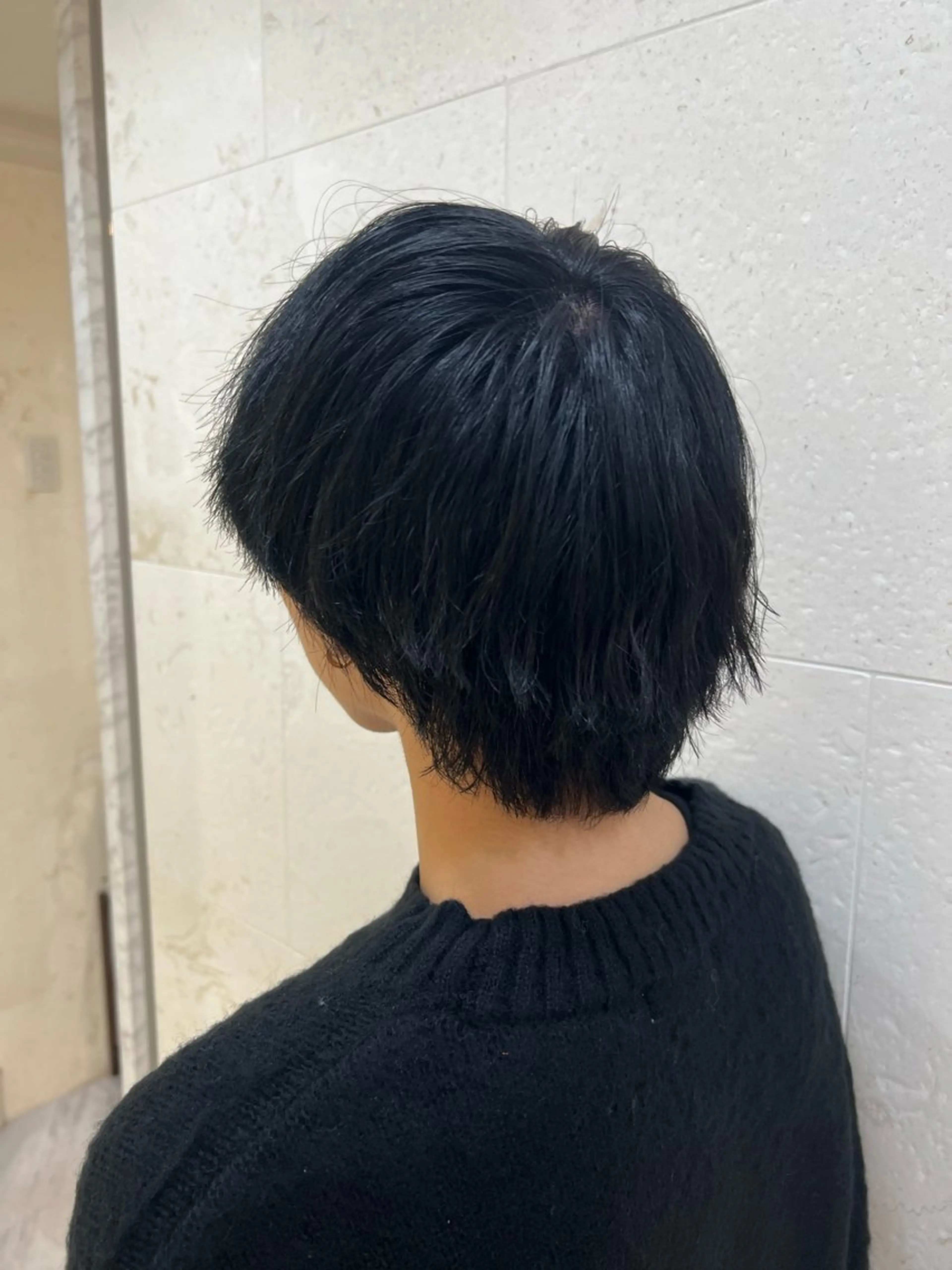 カラー メンズ 黒髪 ブルーカラー ブルーブラック カット ヘアカラー 鈴木 愛華のヘアスタイル