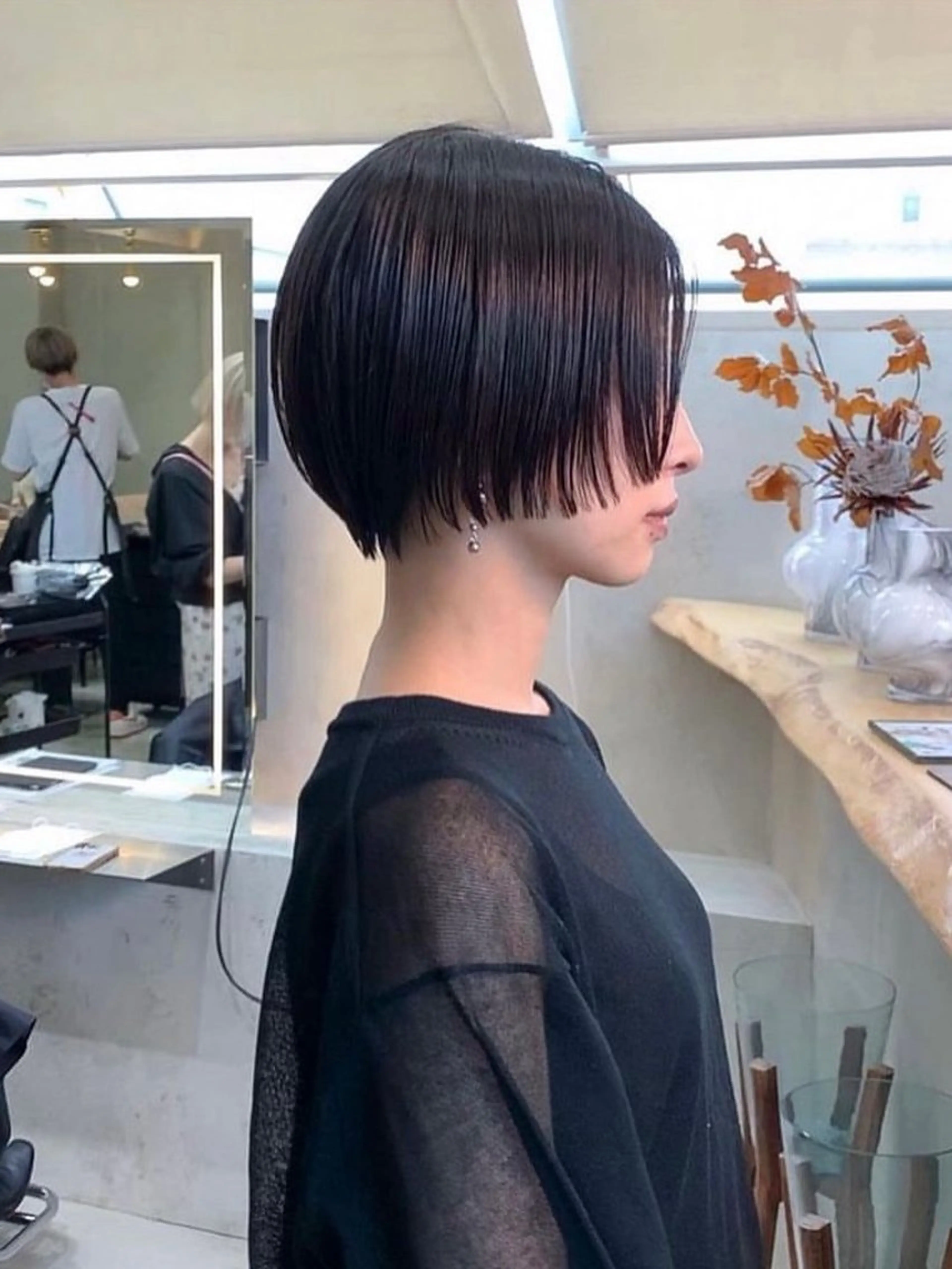 ショート カラー 切りっぱなしボブ 前下がりボブ ショートボブ ブリーチ ブリーチなしカラー カット ヘアカラー トリートメント 伊 杏のヘアスタイル
