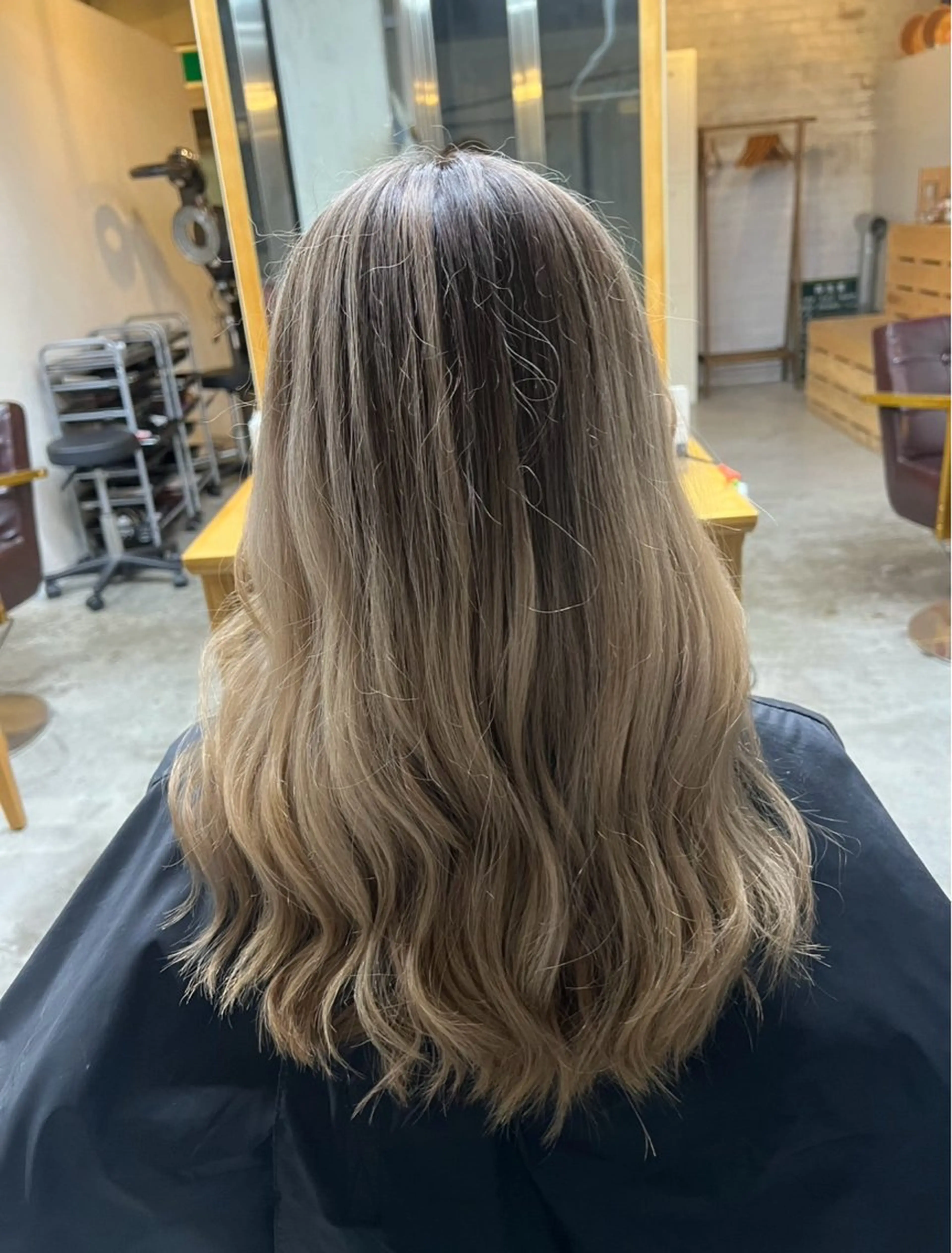 セミロング カラー バレイヤージュ ベージュカラー ホワイトベージュ レイヤーカット ヘアカラー トリートメント ROBIN所属・指名数No.1 /NAOYAのヘアスタイル