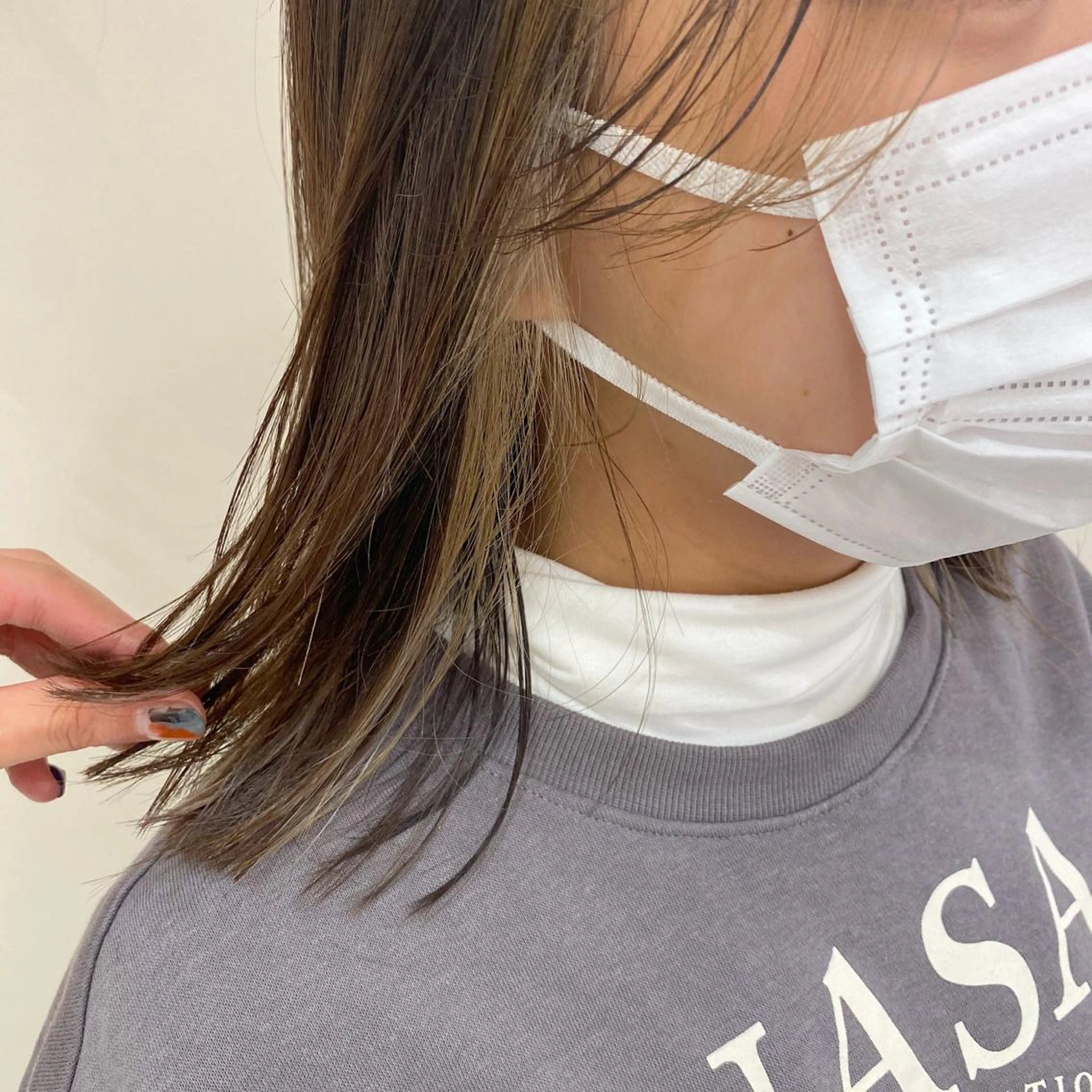 ミディアム プレイングカラー🤍 細めハイライトのヘアスタイル